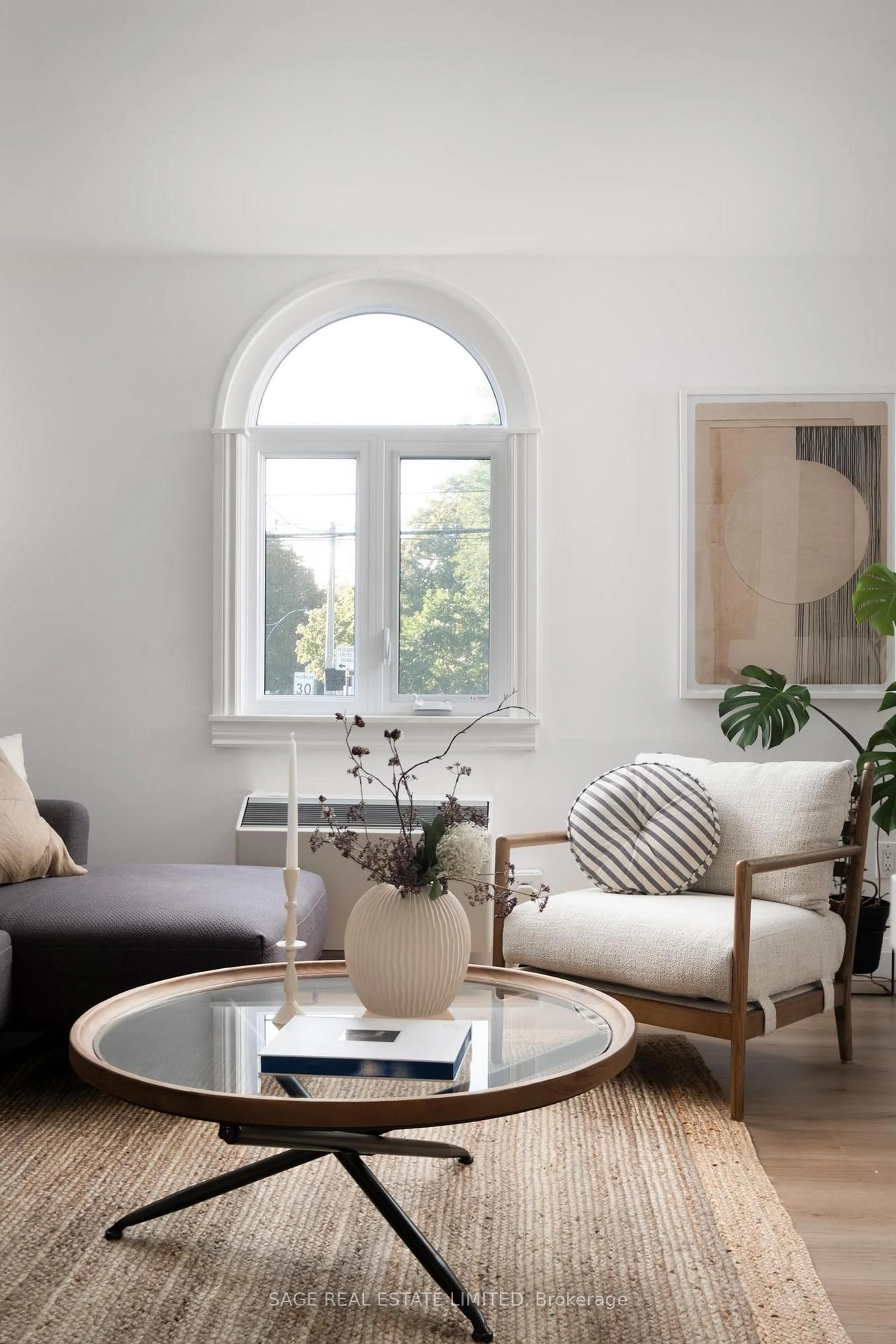 Living room with furniture, wood/laminate floor for 1250 King St #21, Toronto Ontario M6K 1G5