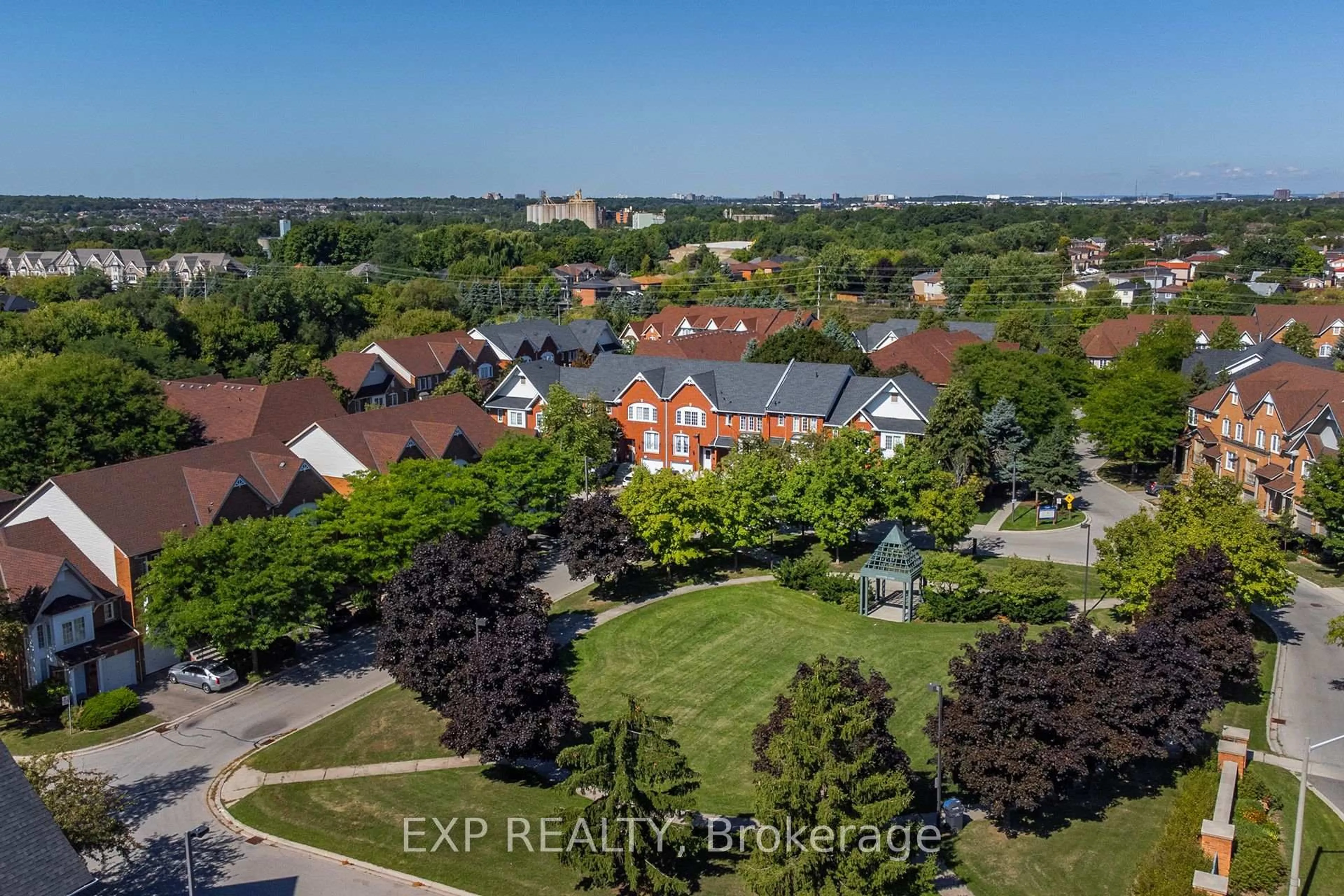 A pic from outside/outdoor area/front of a property/back of a property/a pic from drone, unknown for 1591 South Parade Crt #24, Mississauga Ontario L5M 6G1