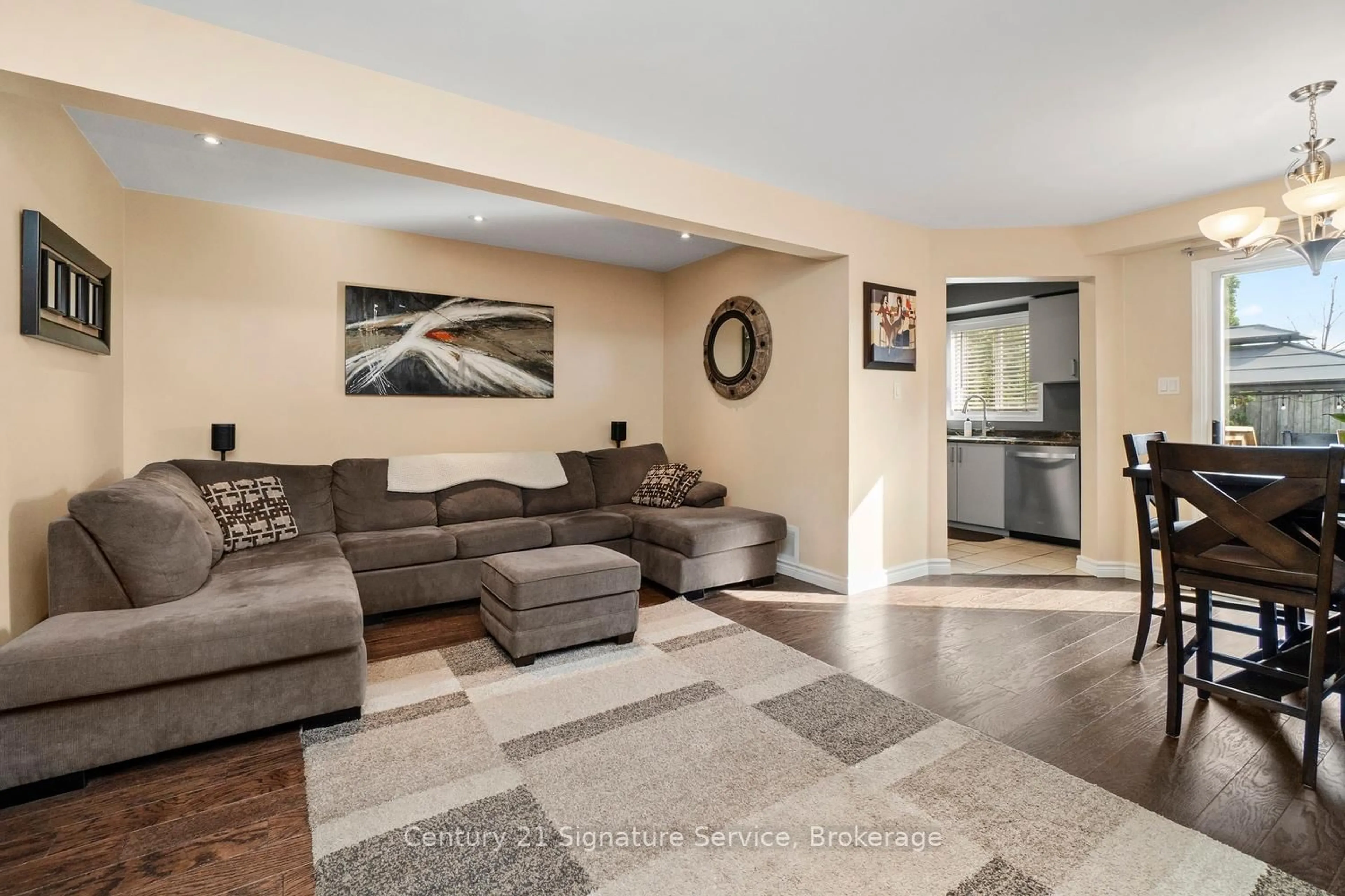 Living room with furniture, unknown for 5140 Lampman Ave, Burlington Ontario L7L 6K1