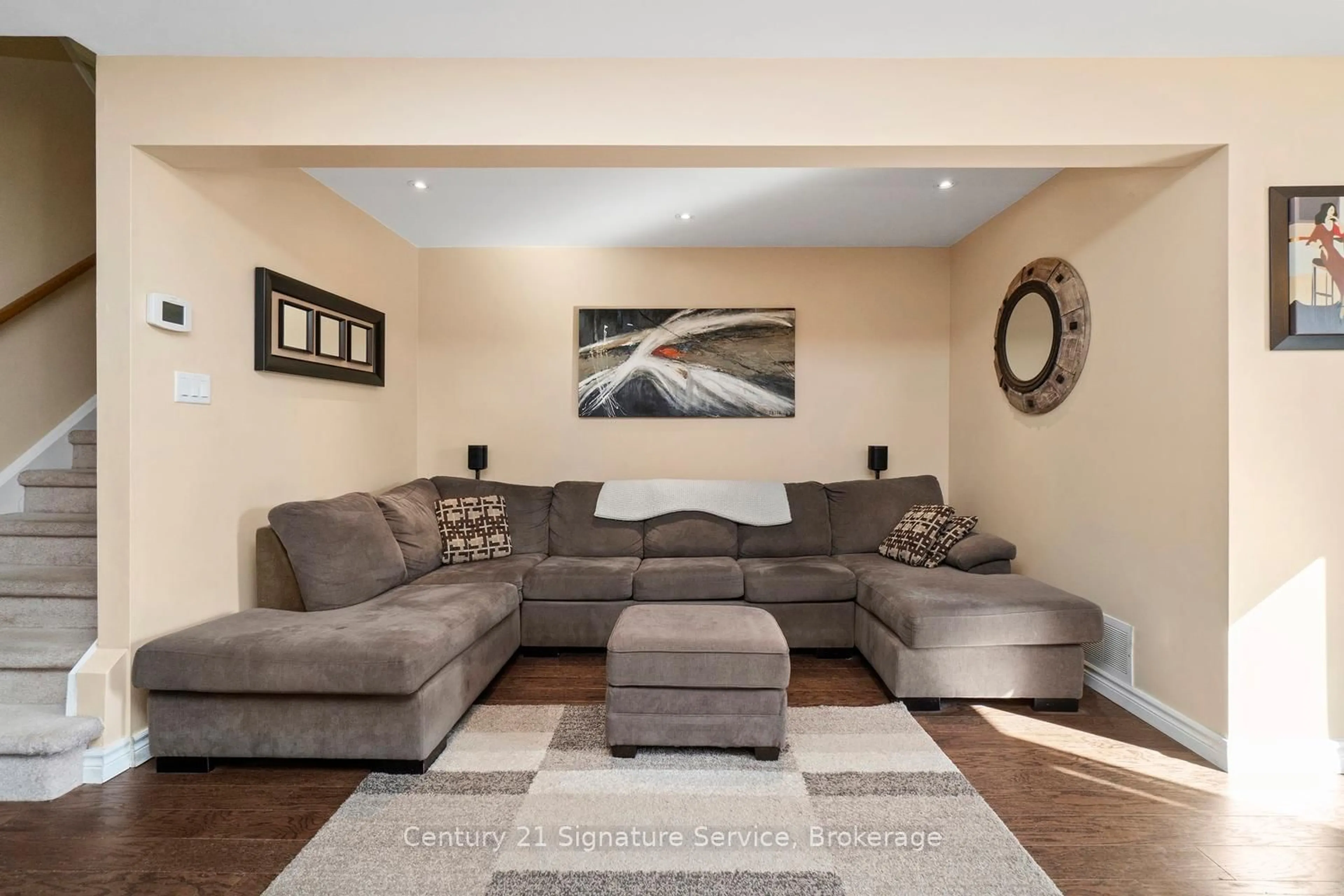 Living room with furniture, unknown for 5140 Lampman Ave, Burlington Ontario L7L 6K1