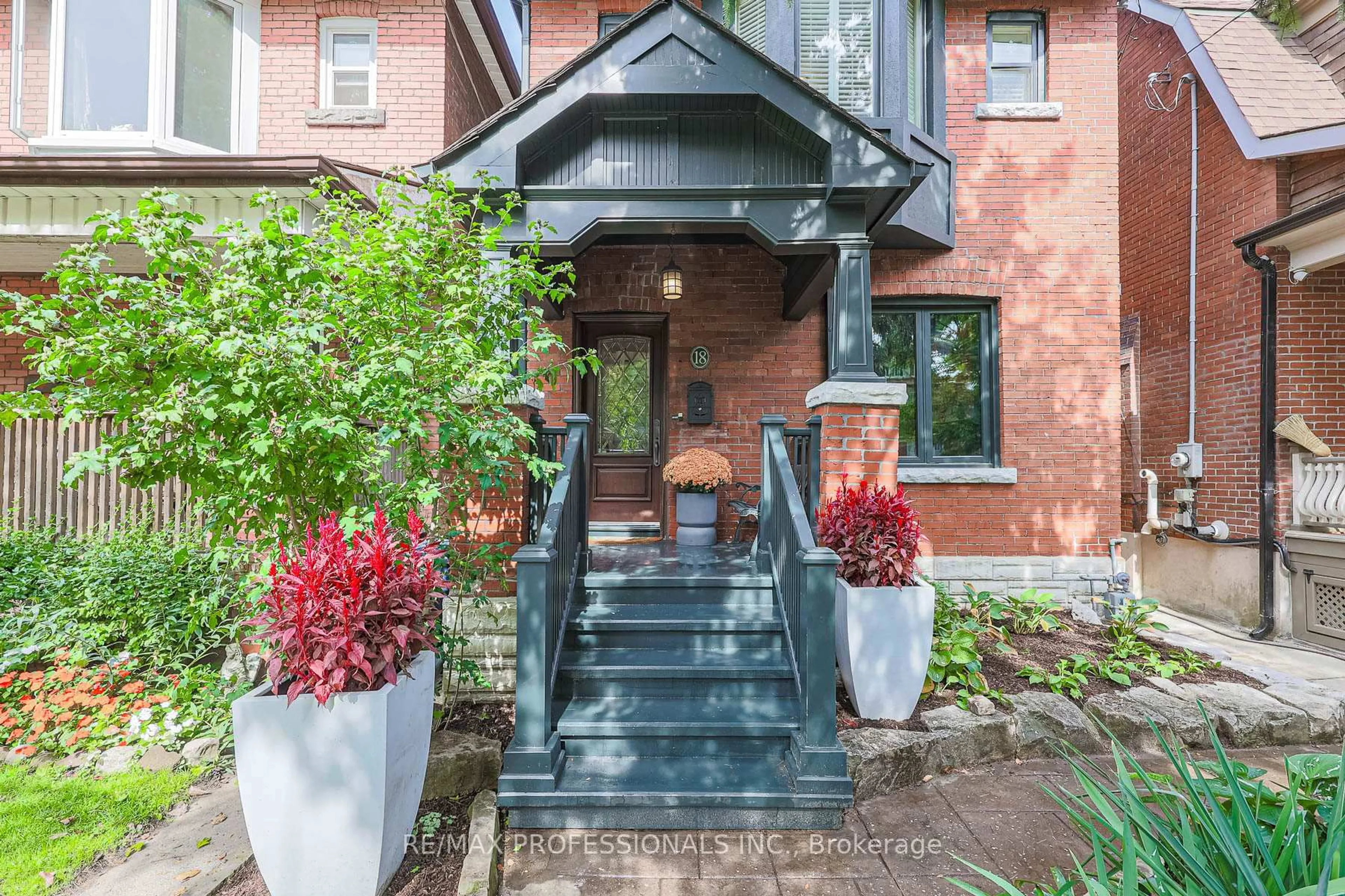Unknown for 18 Constance St, Toronto Ontario M6R 1S4