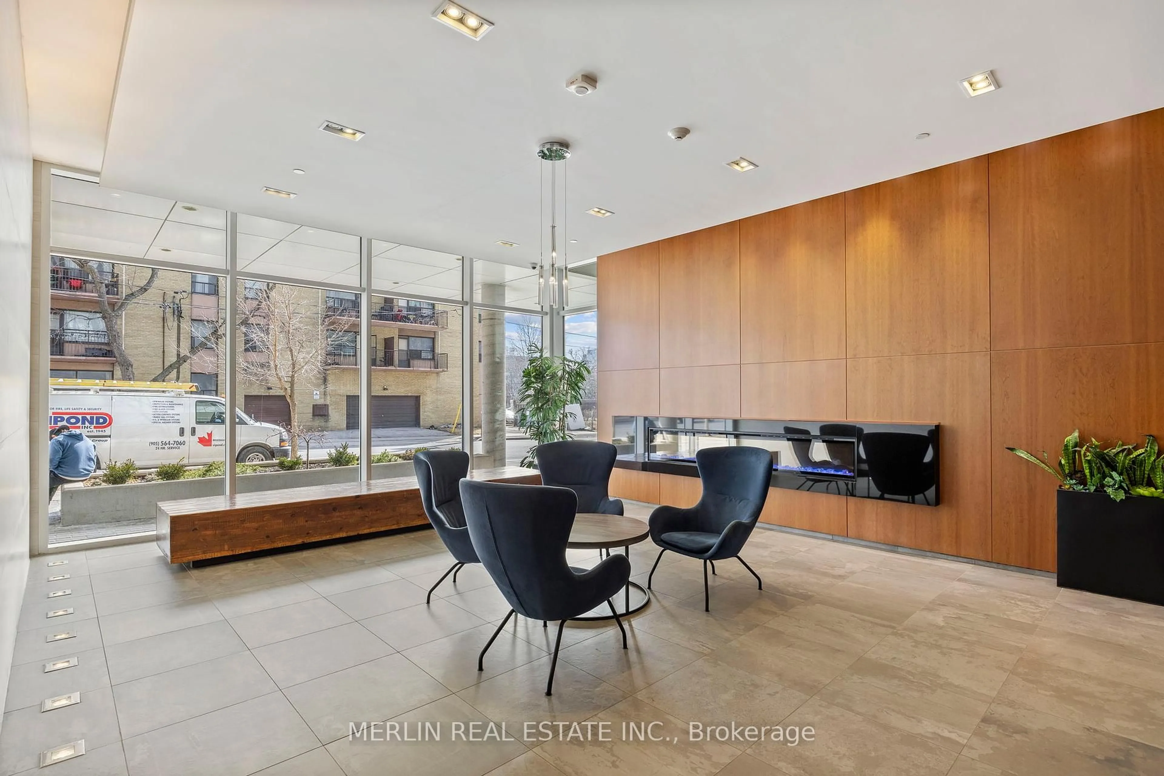 Indoor foyer for 2800 Keele St #407, Toronto Ontario M3M 0B8