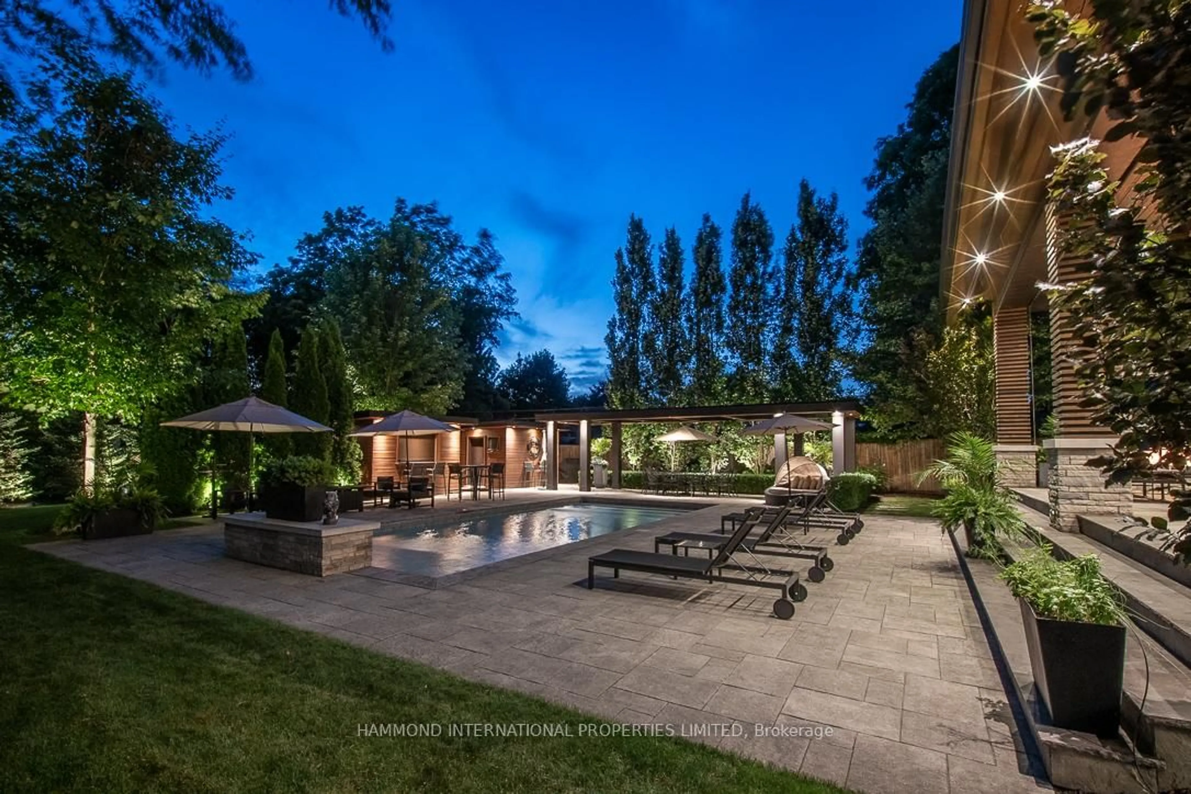Patio, street for 32 Totteridge Rd, Toronto Ontario M9A 1Z1