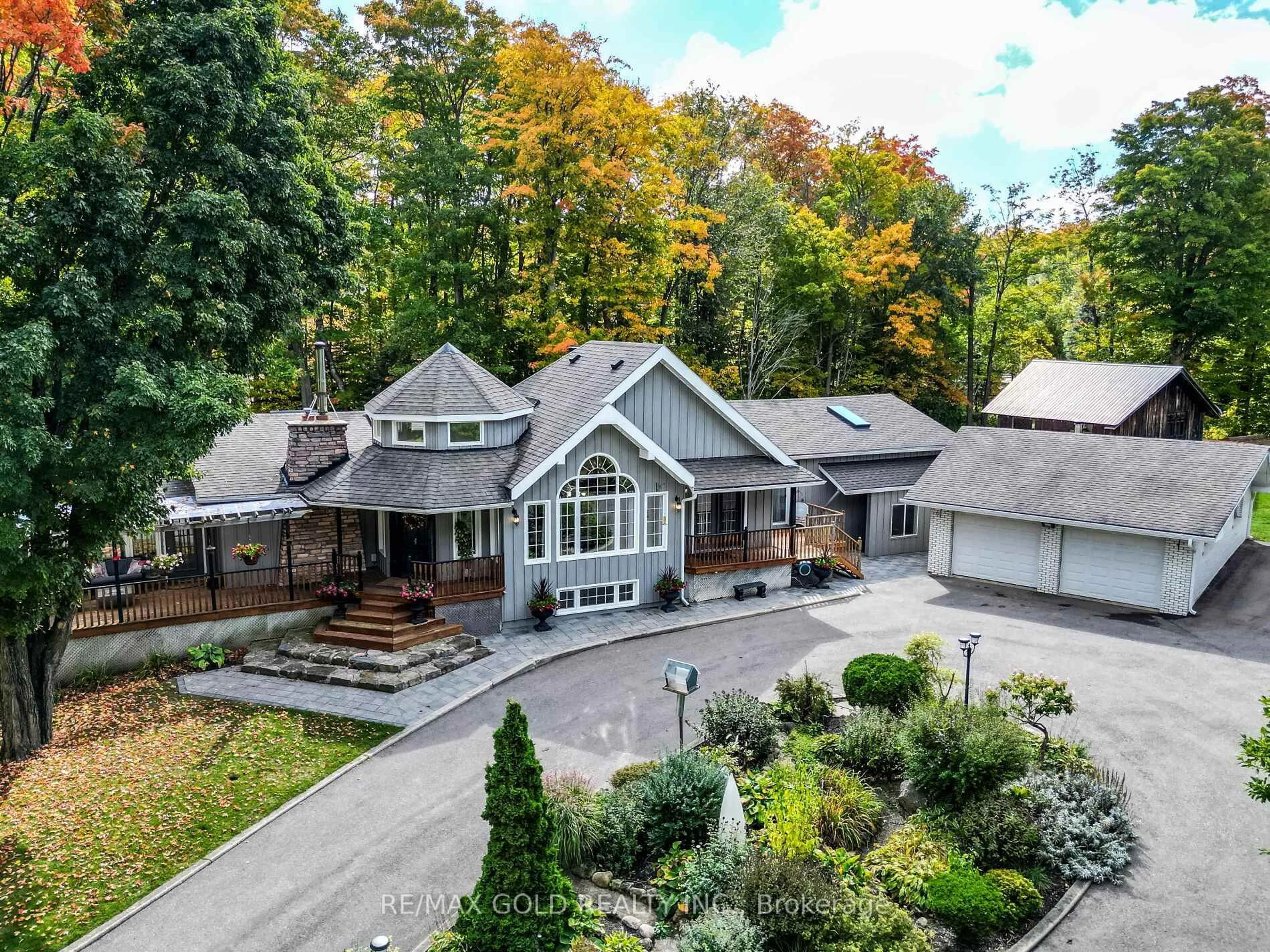 A pic from outside/outdoor area/front of a property/back of a property/a pic from drone, unknown for 20054 Horseshoe Hill Rd, Caledon Ontario L7K 2B6