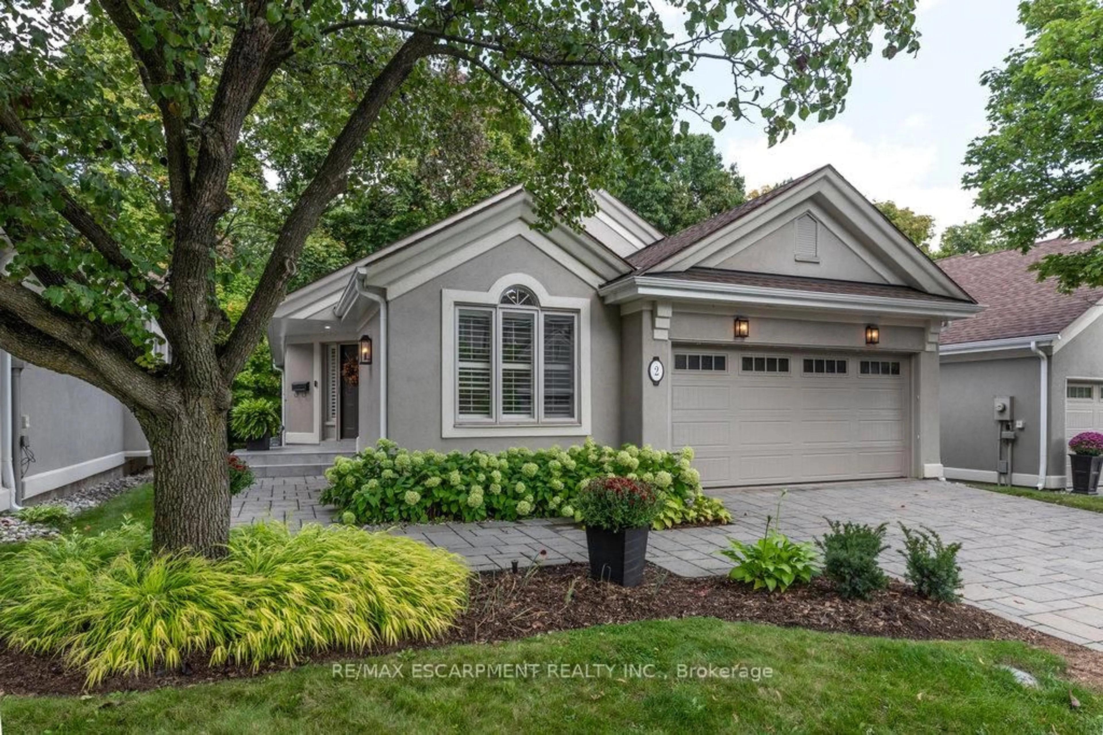 Home with brick exterior material, street for 1095 Skyview Dr #2, Burlington Ontario L7P 4W7