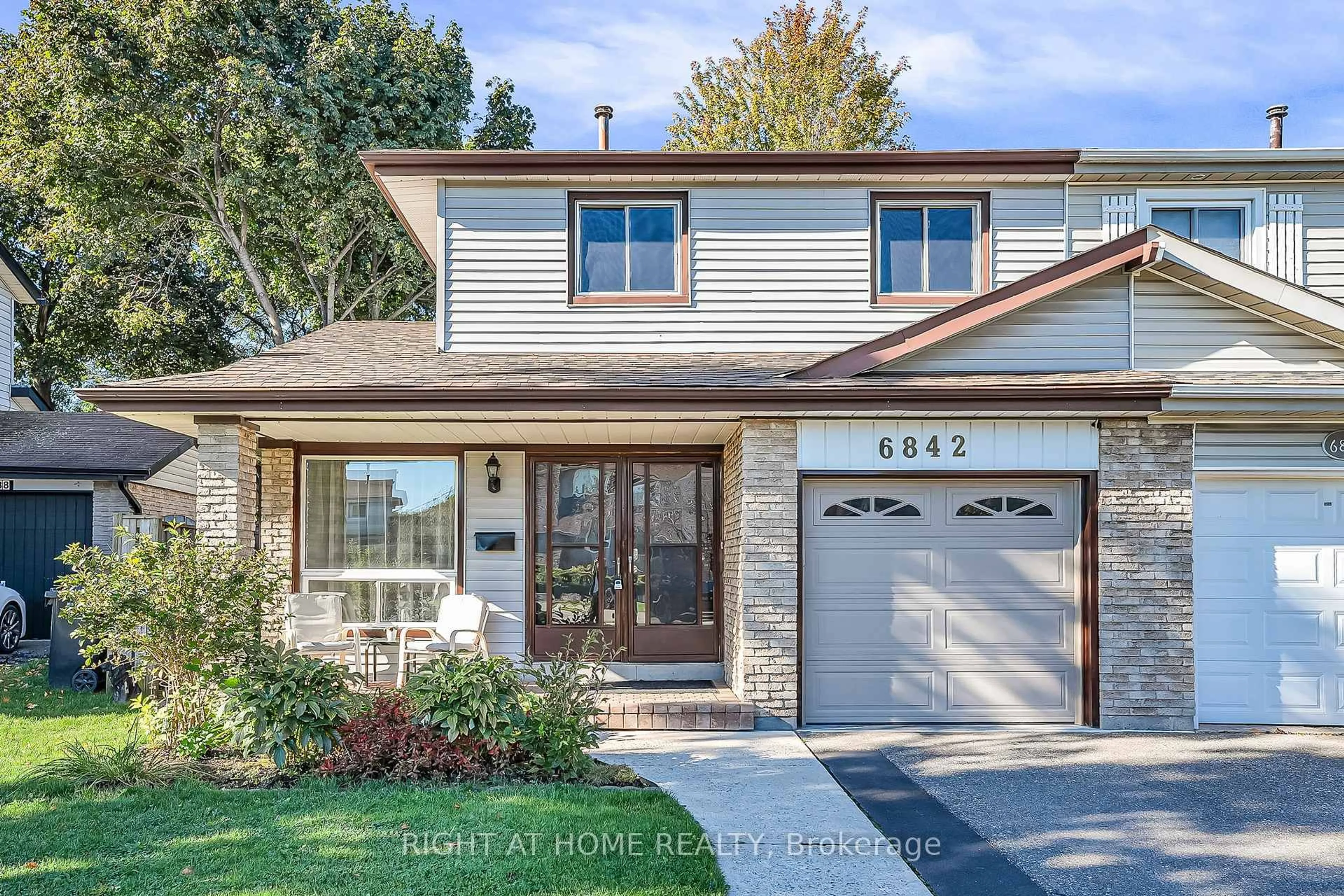 Home with brick exterior material, street for 6842 Avila Rd, Mississauga Ontario L5N 1R8