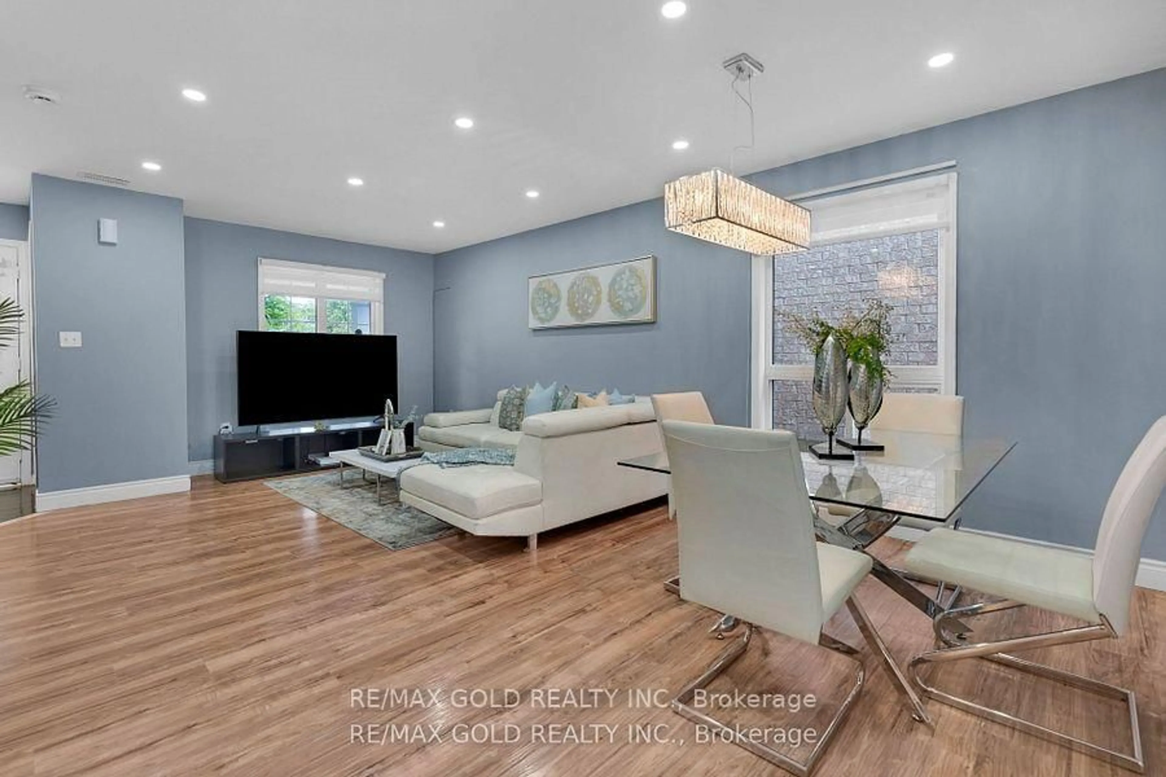 Living room with furniture, unknown for 30 Worthington Ave, Brampton Ontario L7A 1M9