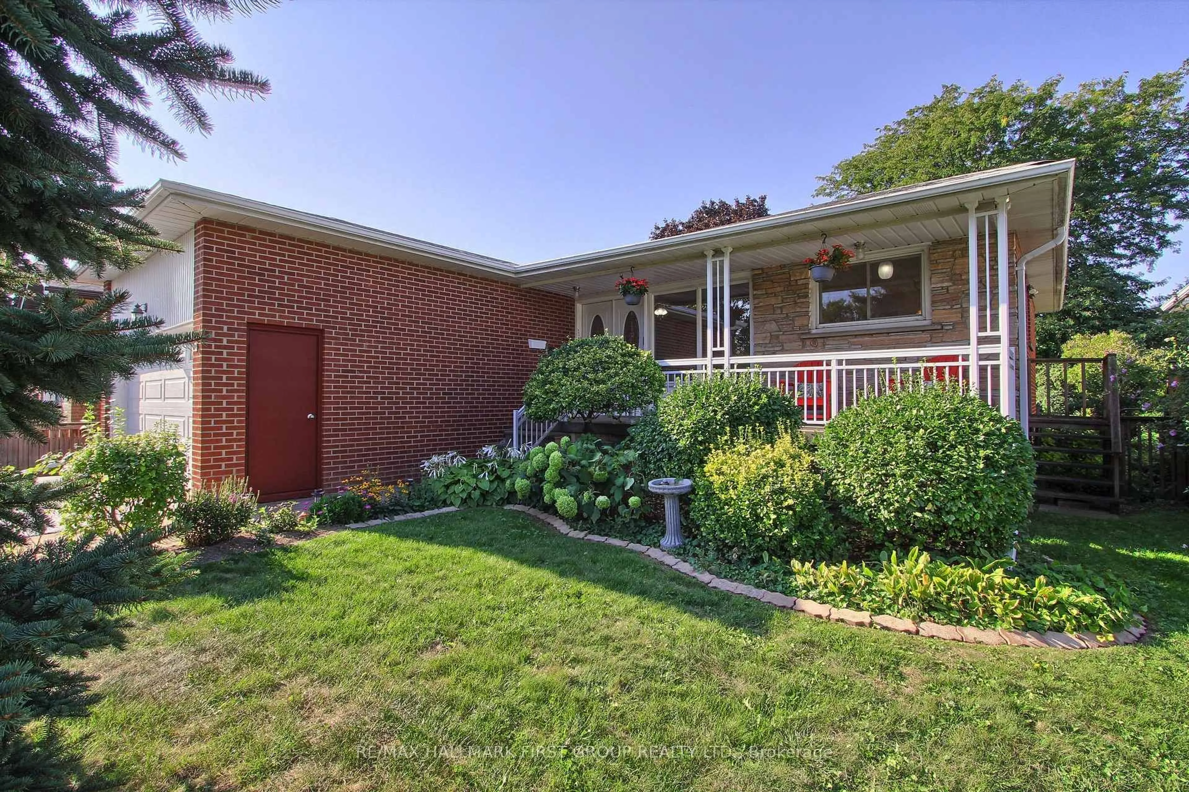 Home with brick exterior material, street for 905 Lexicon Dr, Mississauga Ontario L4Y 2P9