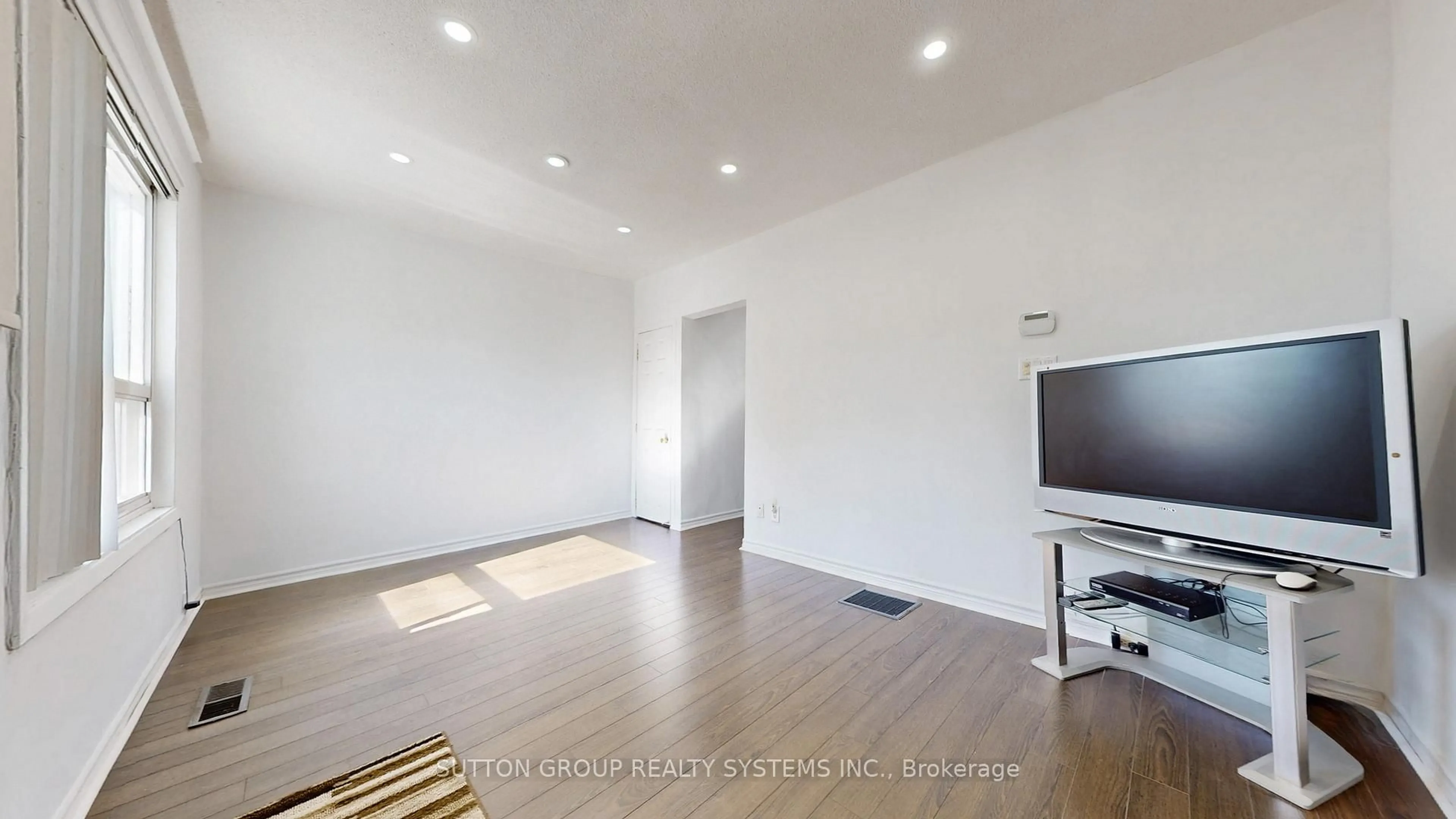 A pic of a room for 128 Northland Ave, Toronto Ontario M6N 2E2