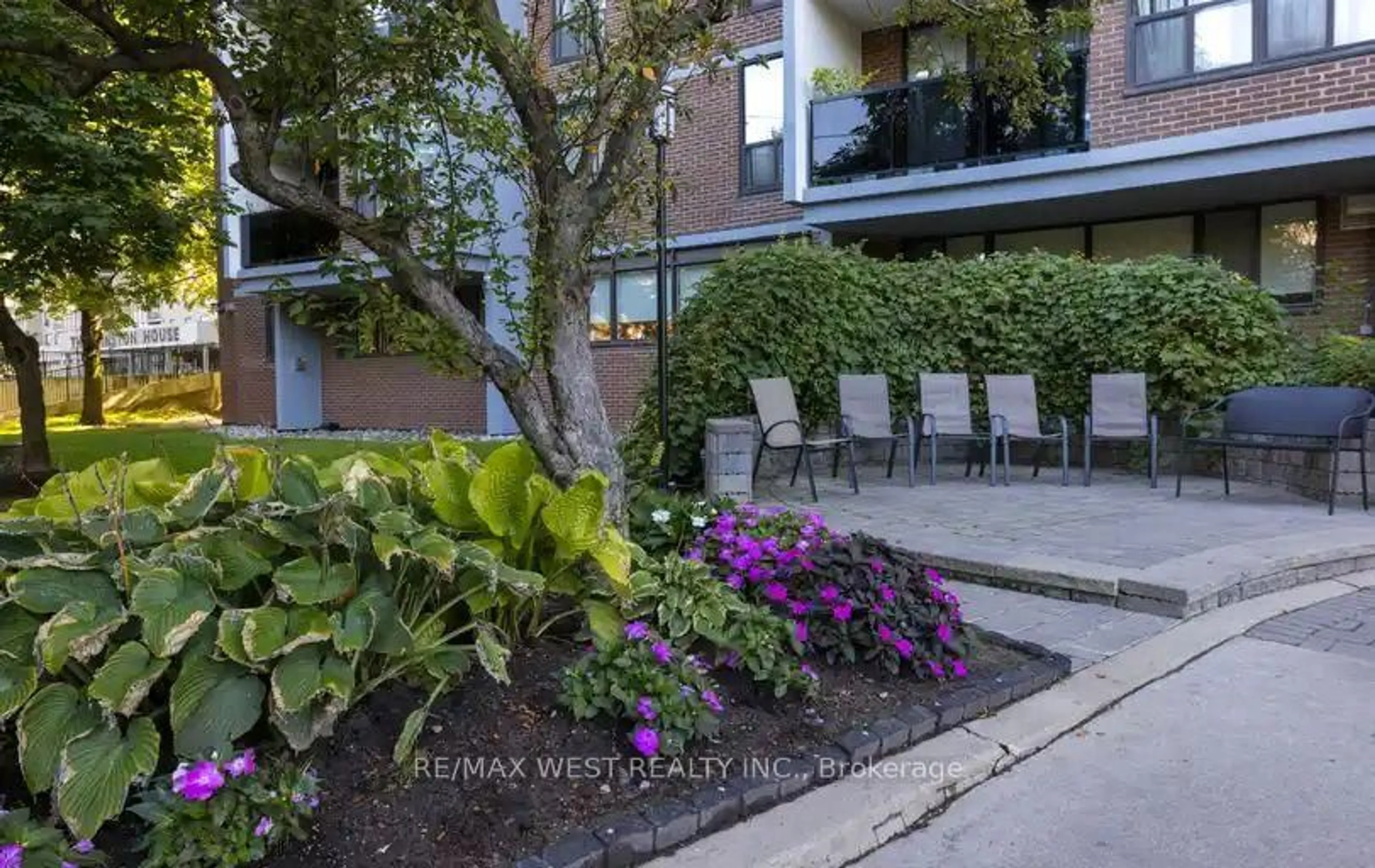 Patio, street for 85 Emmett Ave #1405, Toronto Ontario M6M 5A2