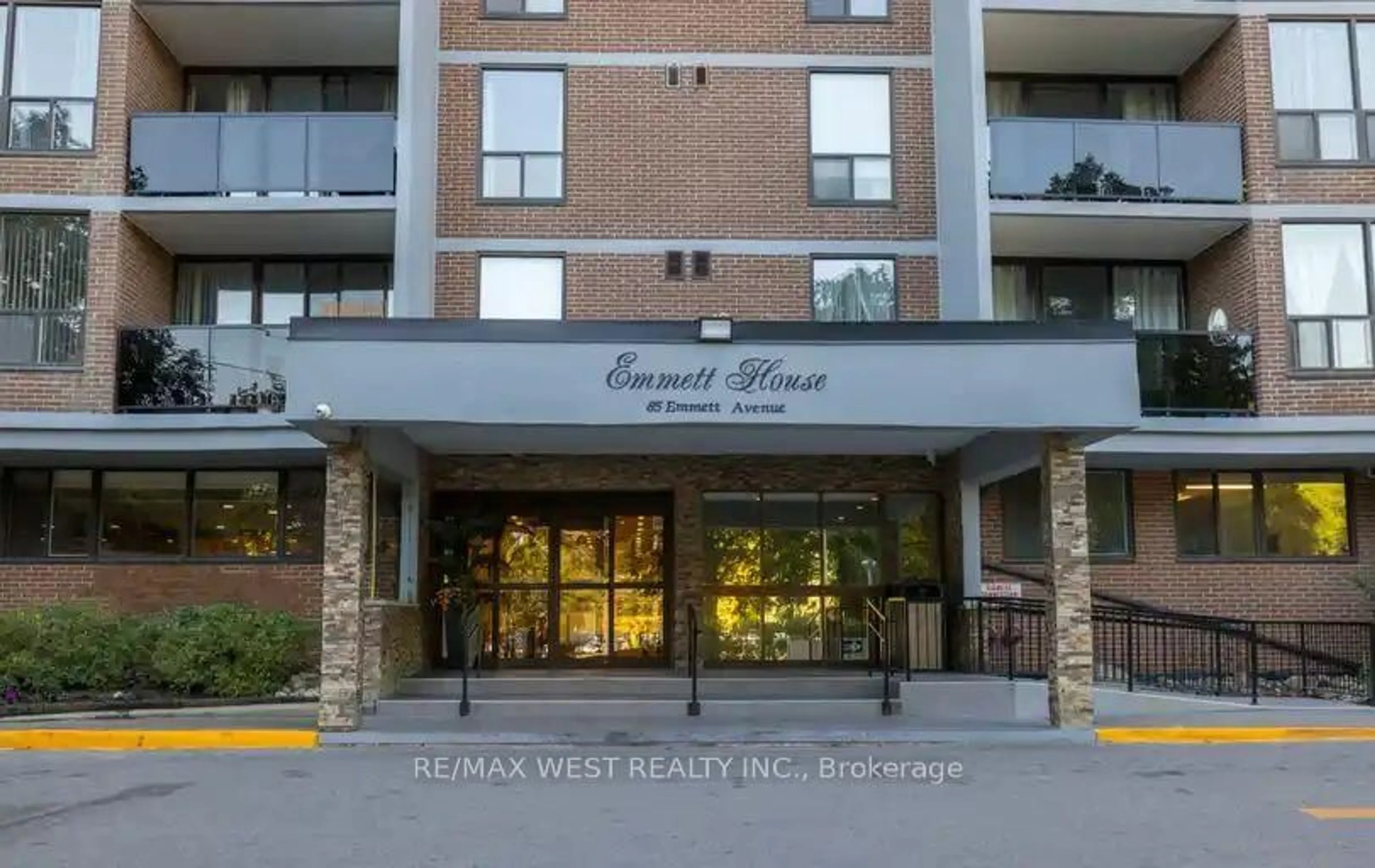 Indoor foyer for 85 Emmett Ave #1405, Toronto Ontario M6M 5A2