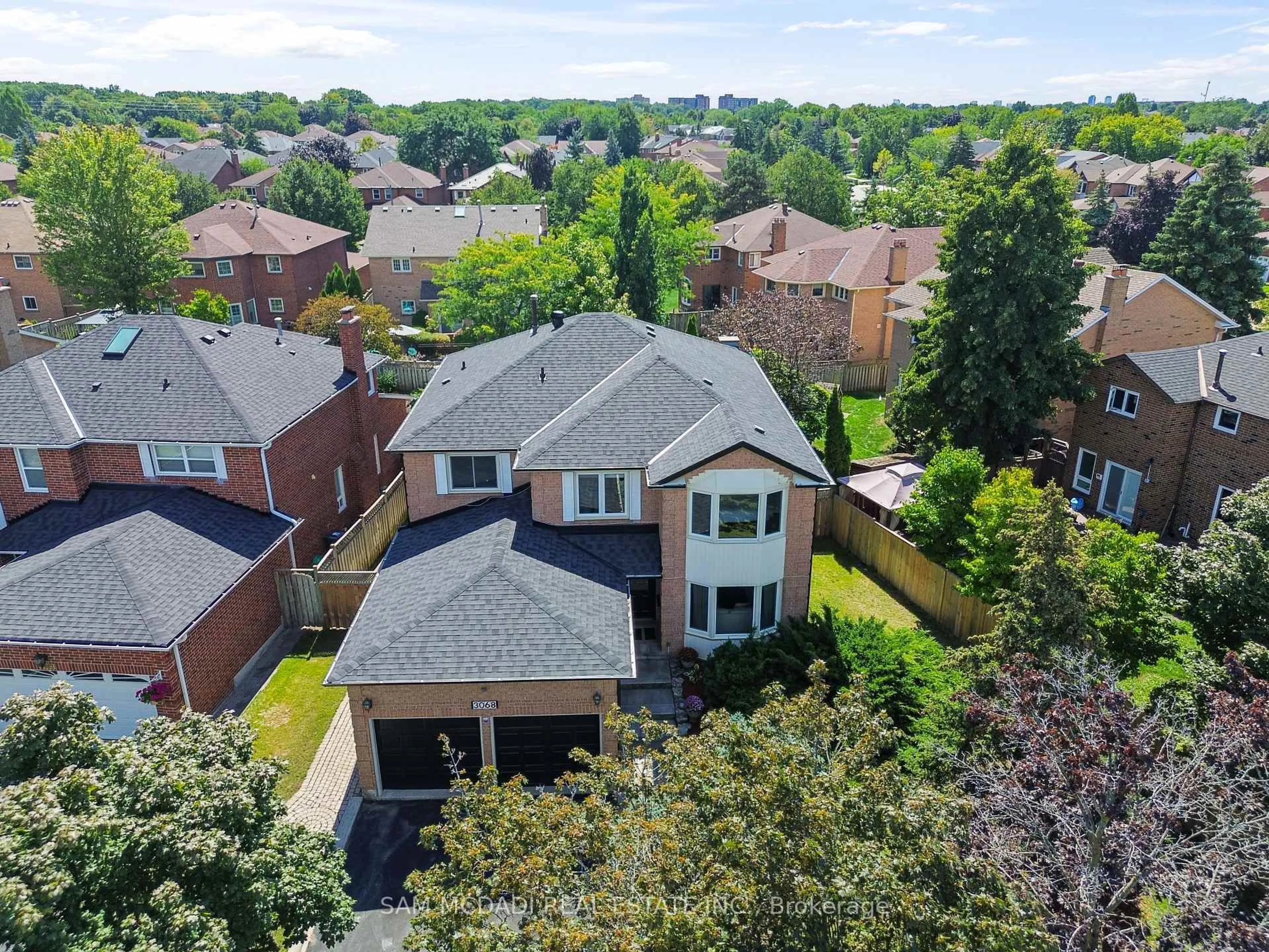 A pic from outside/outdoor area/front of a property/back of a property/a pic from drone, unknown for 3068 Prentiss Rd, Mississauga Ontario L5L 3W6