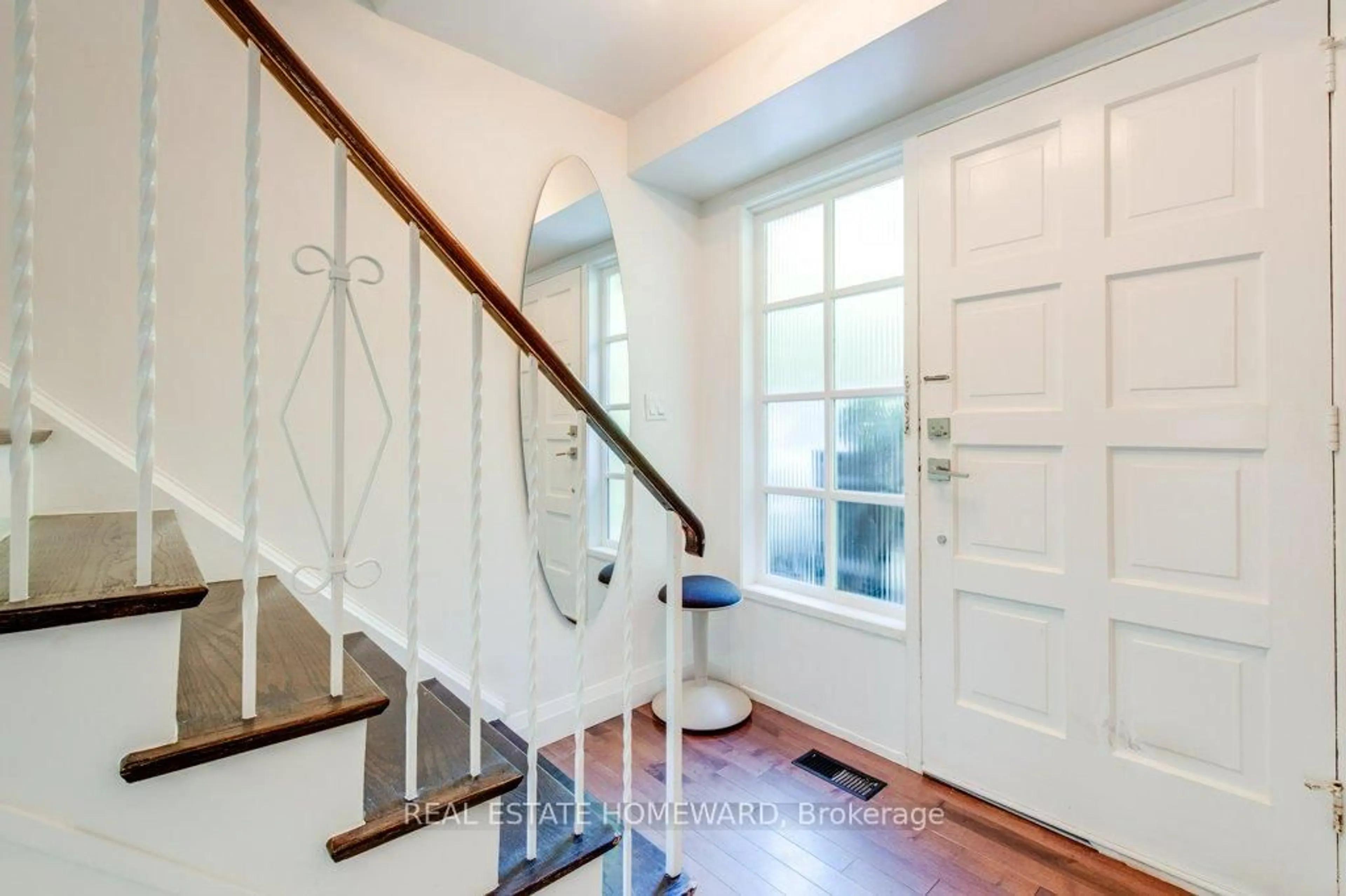 Indoor entryway for 180 Ellis Ave, Toronto Ontario M6S 2X2