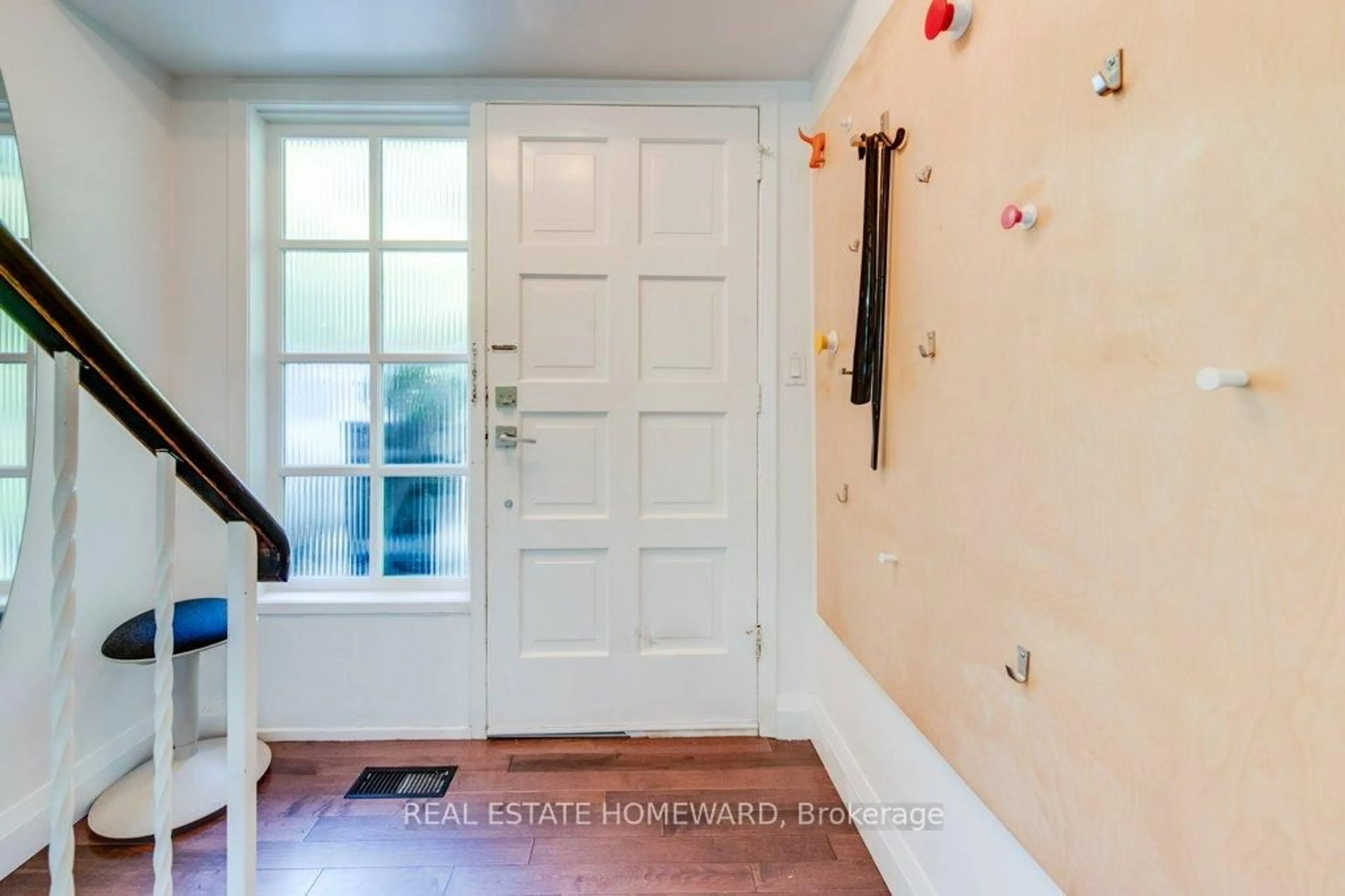 Indoor entryway for 180 Ellis Ave, Toronto Ontario M6S 2X2