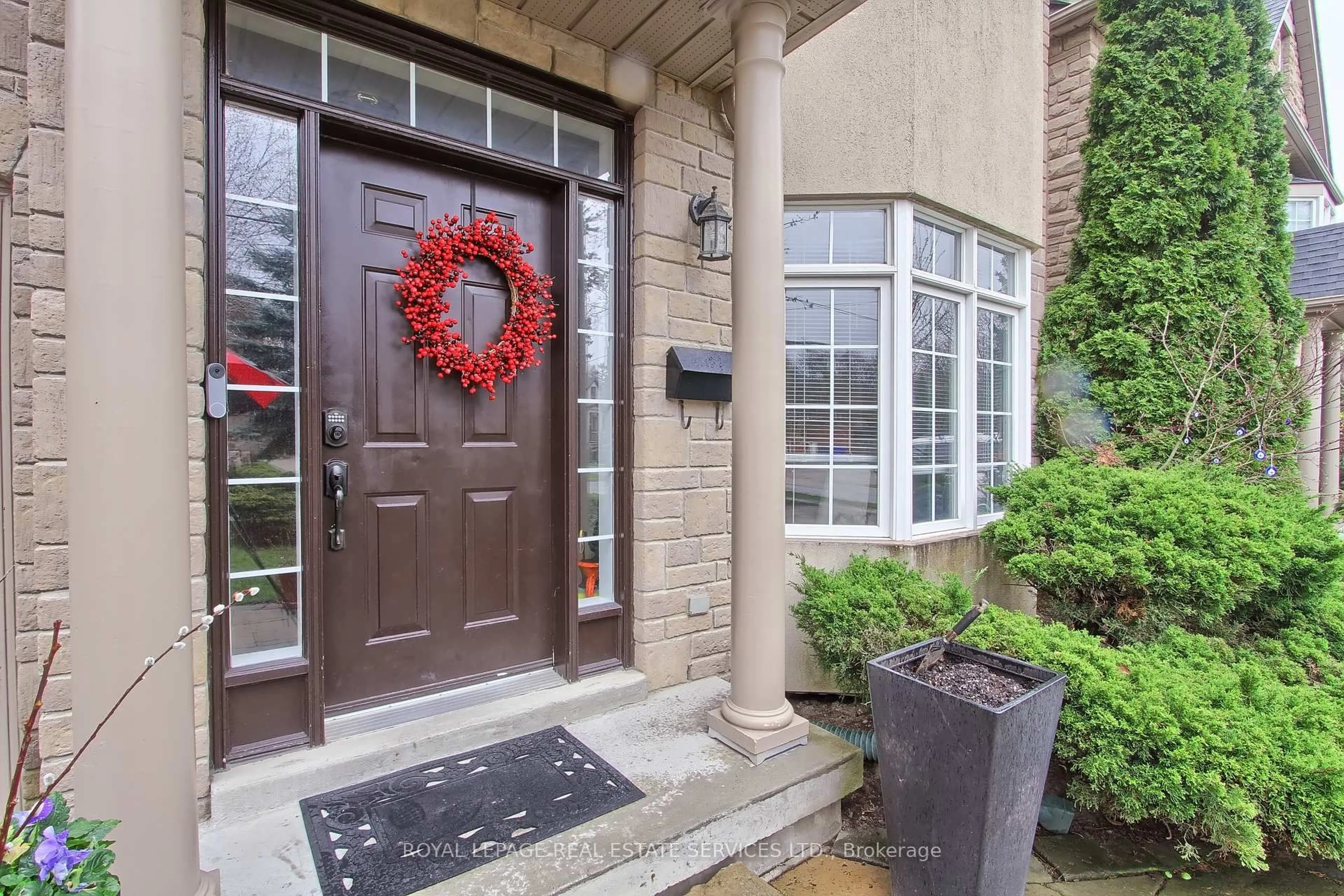 Indoor entryway for 3 Tyre Ave, Toronto Ontario M9A 1C5