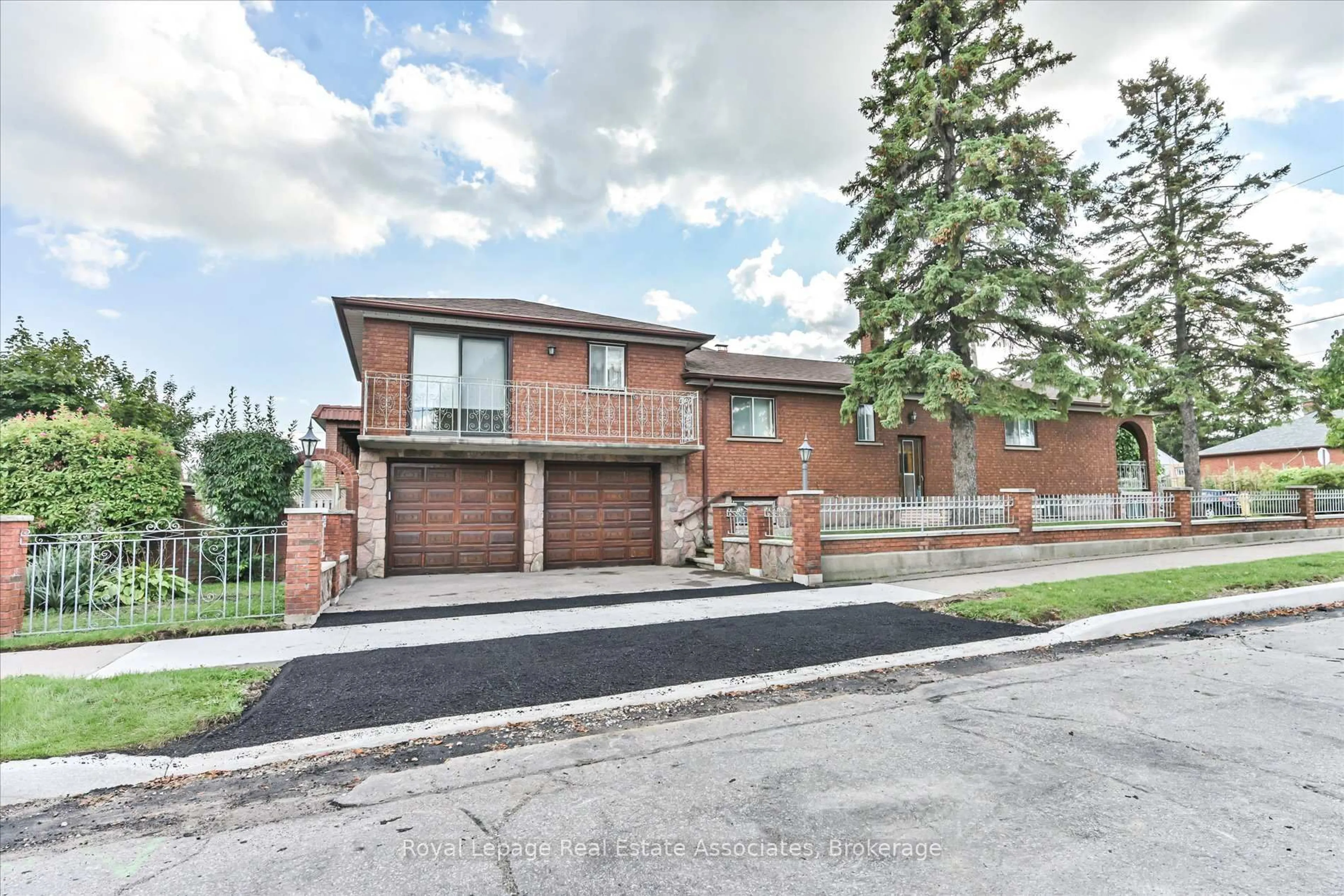Home with brick exterior material, street for 135 Jay St, Toronto Ontario M6L 2M3