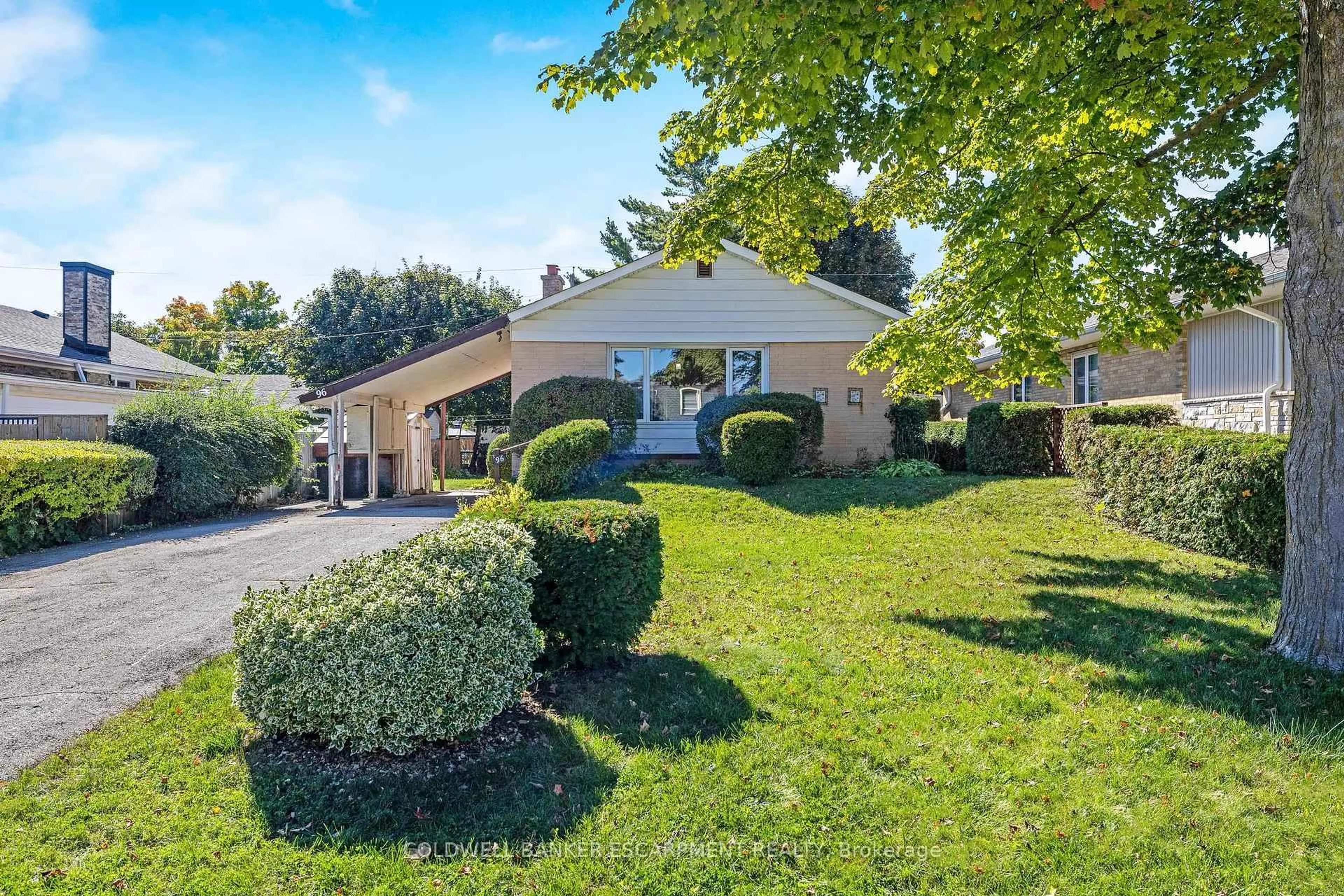 A pic from outside/outdoor area/front of a property/back of a property/a pic from drone, street for 96 Churchill Rd, Halton Hills Ontario L7J 2J4