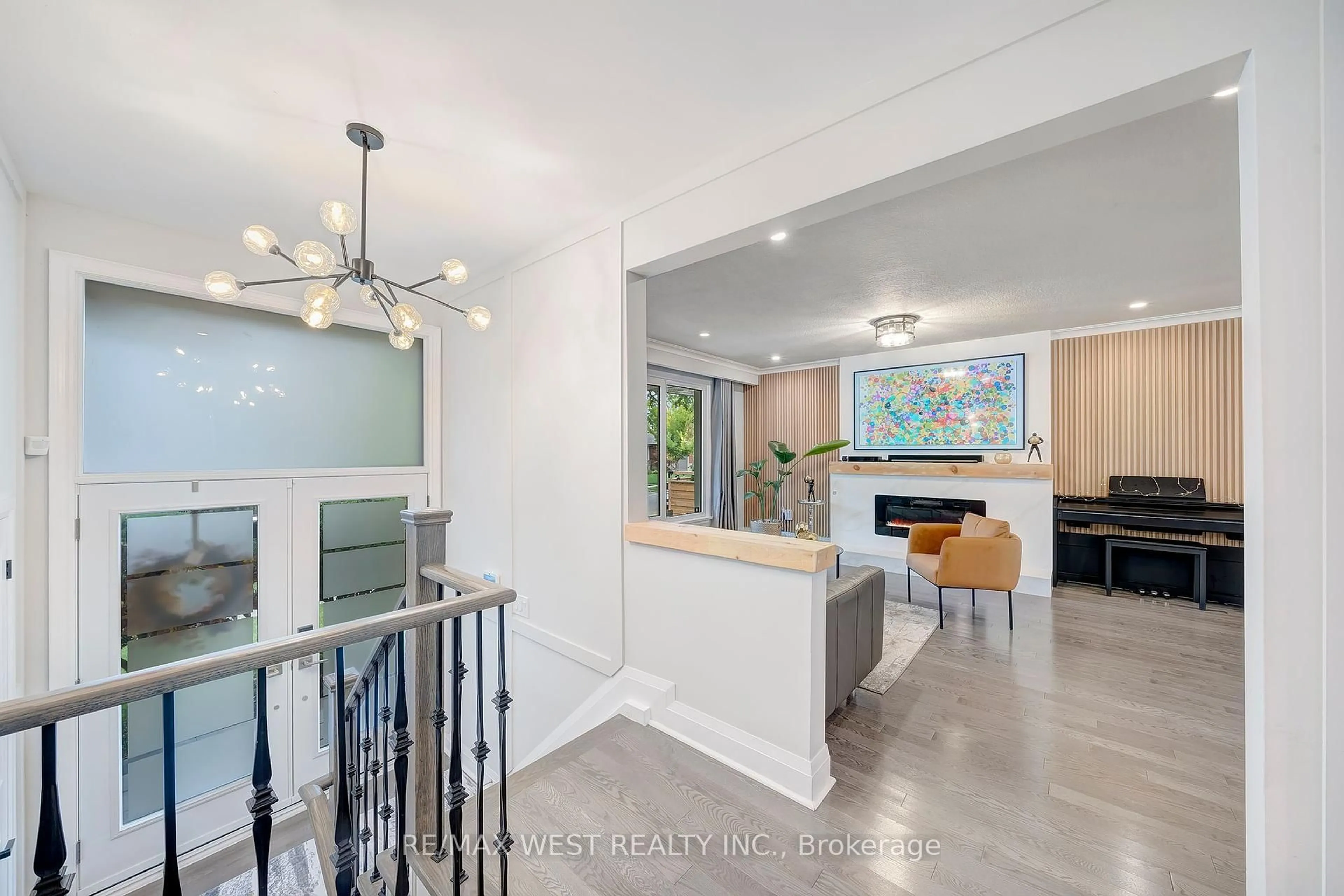 Open concept kitchen, unknown for 48 Hamlyn Cres, Toronto Ontario M9B 1Z1
