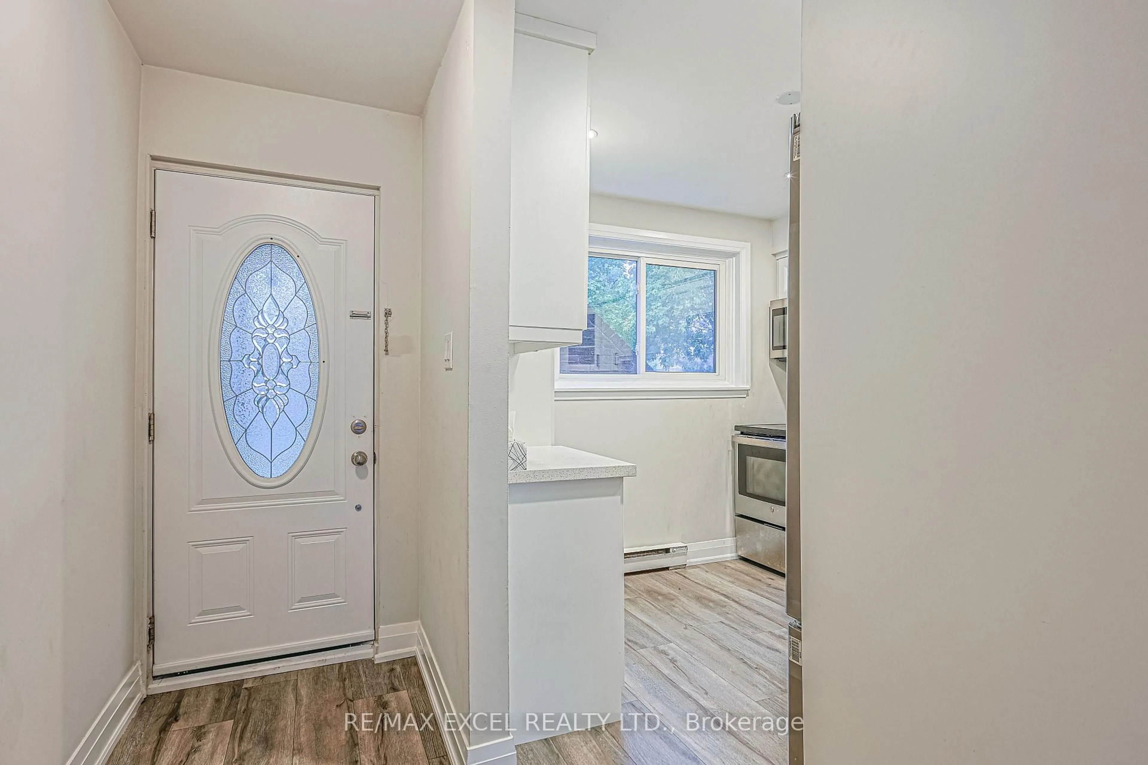 Indoor entryway for 81 Irwin Rd #18, Toronto Ontario M9W 5W1