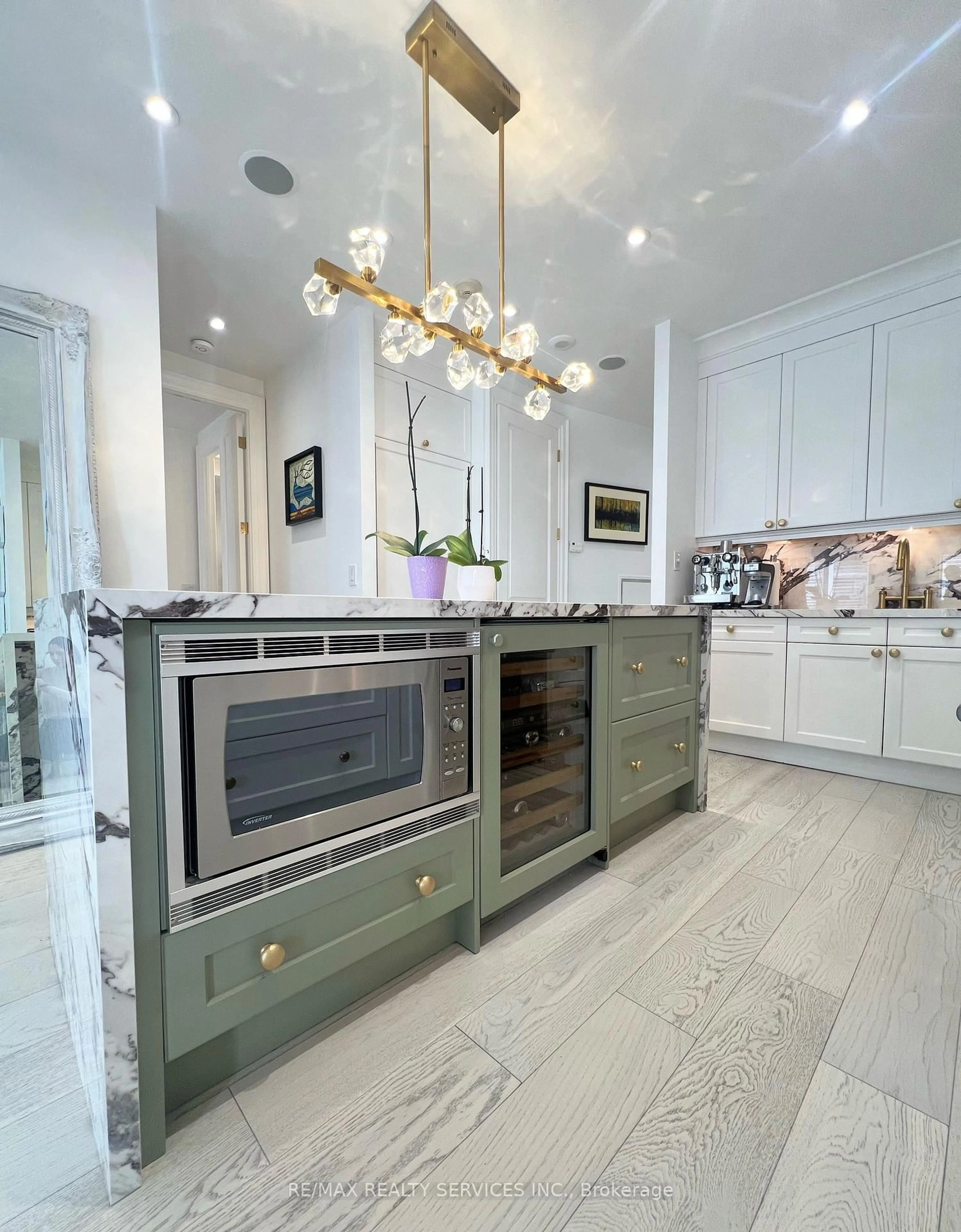 Contemporary kitchen, unknown for 111 Forsythe St #1003, Oakville Ontario L6K 3J9