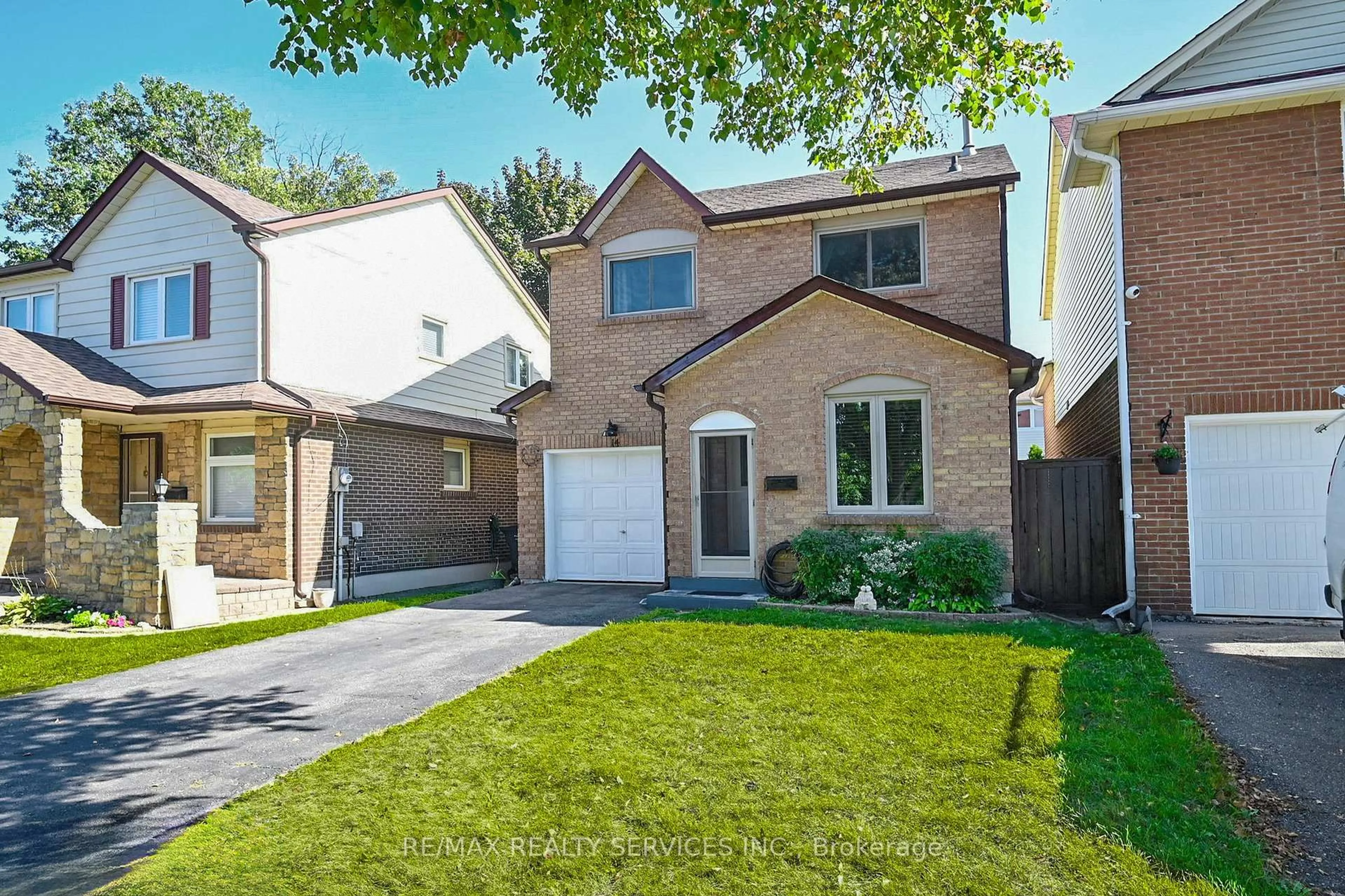 Home with brick exterior material, street for 14 Bryant Crt, Brampton Ontario L6X 2T1