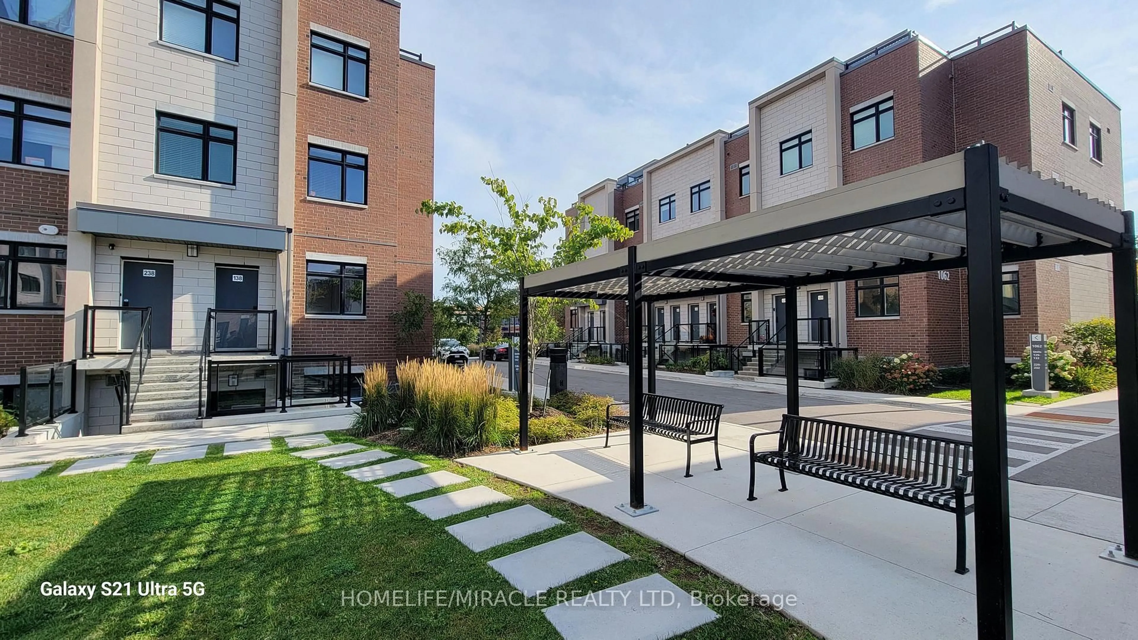 Patio, street for 1060 Douglas Mccurdy Comm Rd #134, Mississauga Ontario L5G 0C6