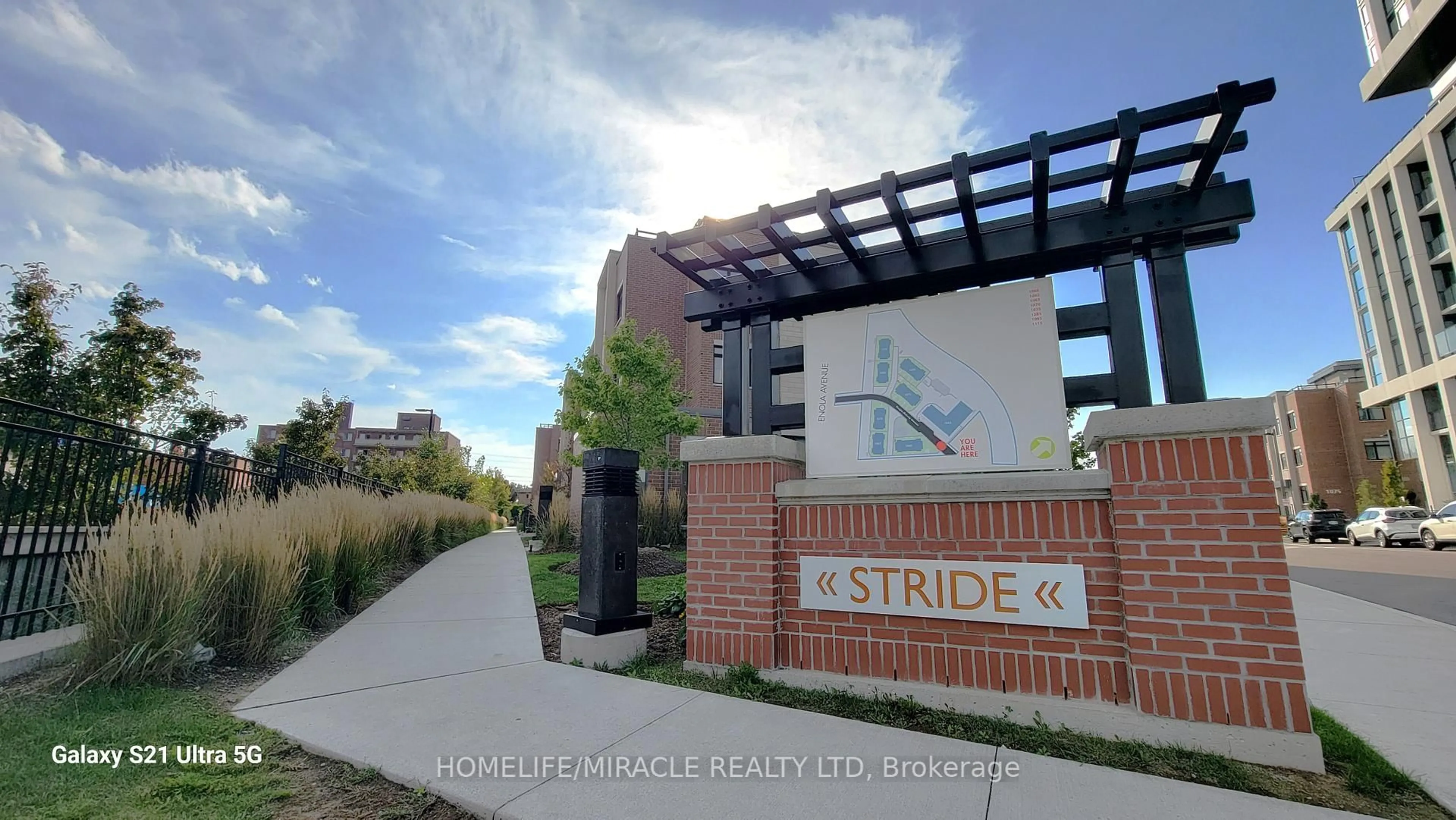 Indoor foyer for 1060 Douglas Mccurdy Comm Rd #134, Mississauga Ontario L5G 0C6