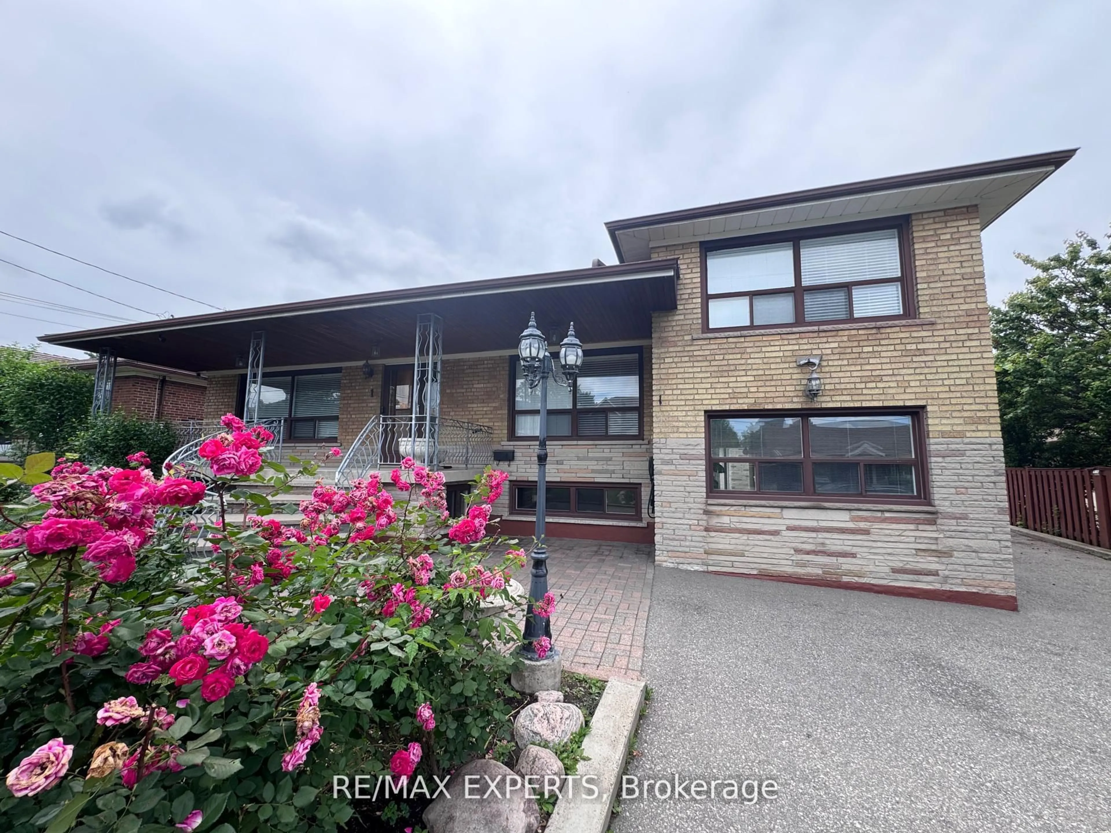 A pic from outside/outdoor area/front of a property/back of a property/a pic from drone, building for 1 Creston Rd, Toronto Ontario M6A 1H9