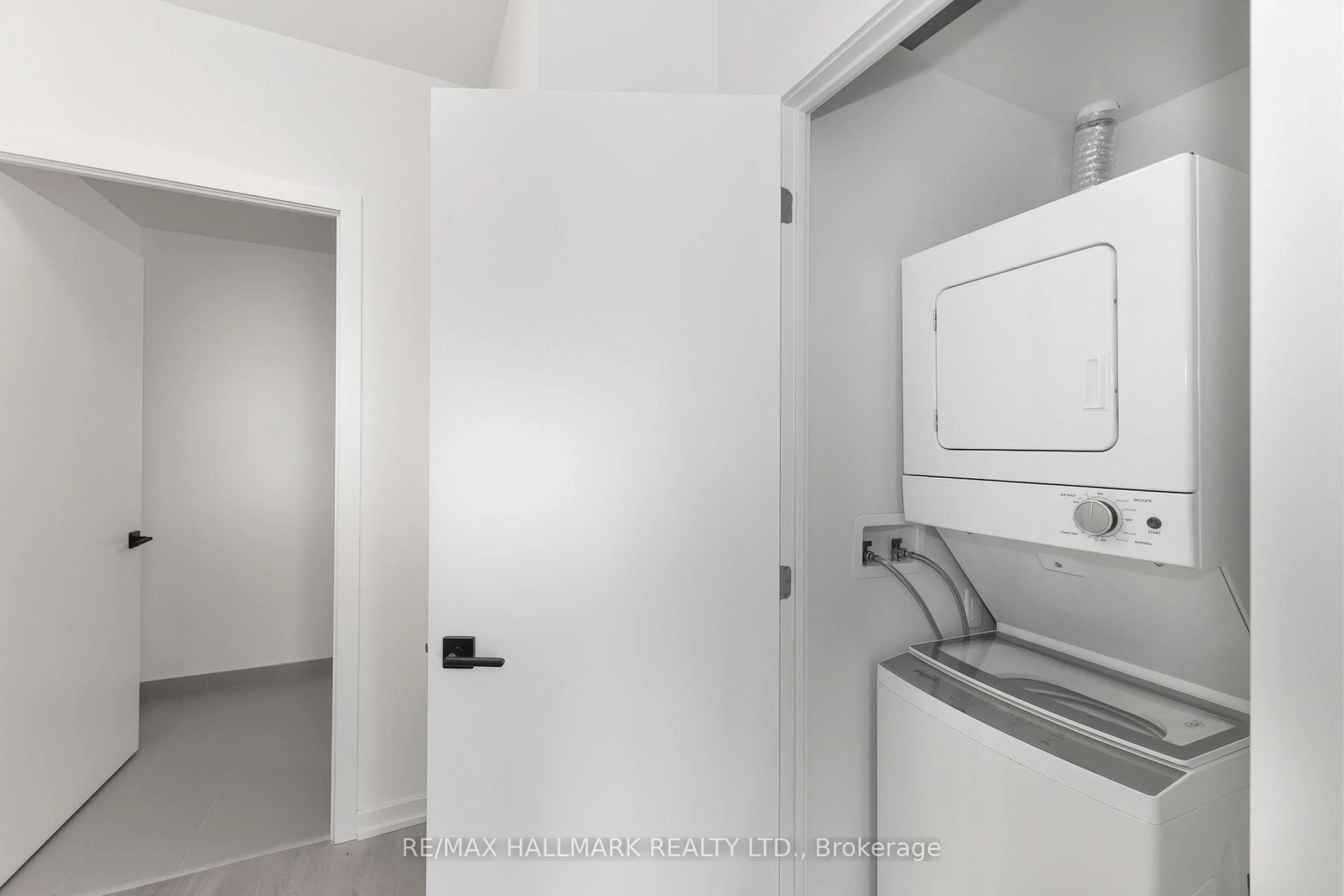 Laundry room for 1285 Dupont St #503, Toronto Ontario M6H 0E3