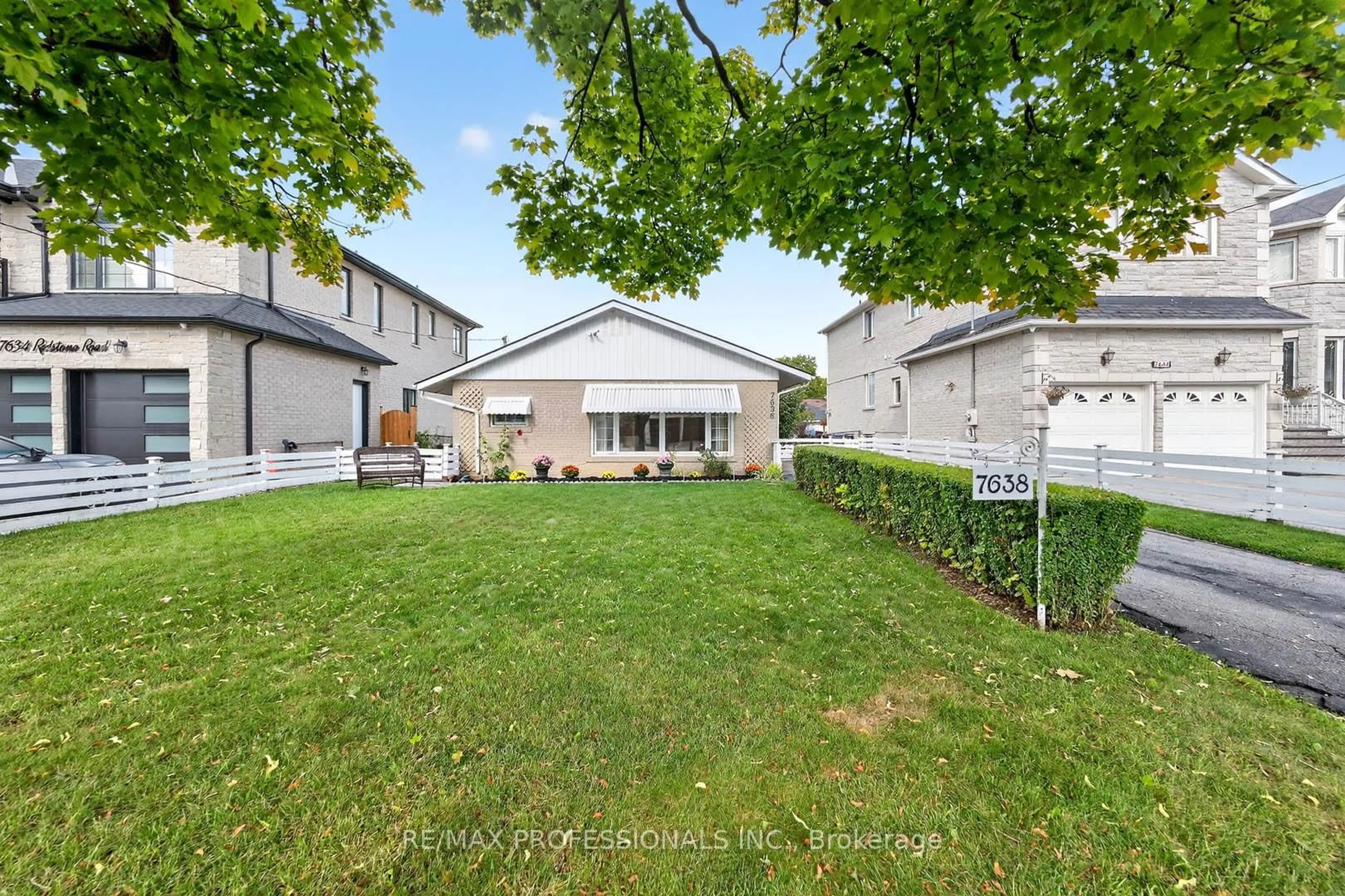 Unknown for 7638 Redstone Rd, Mississauga Ontario L4T 2B9