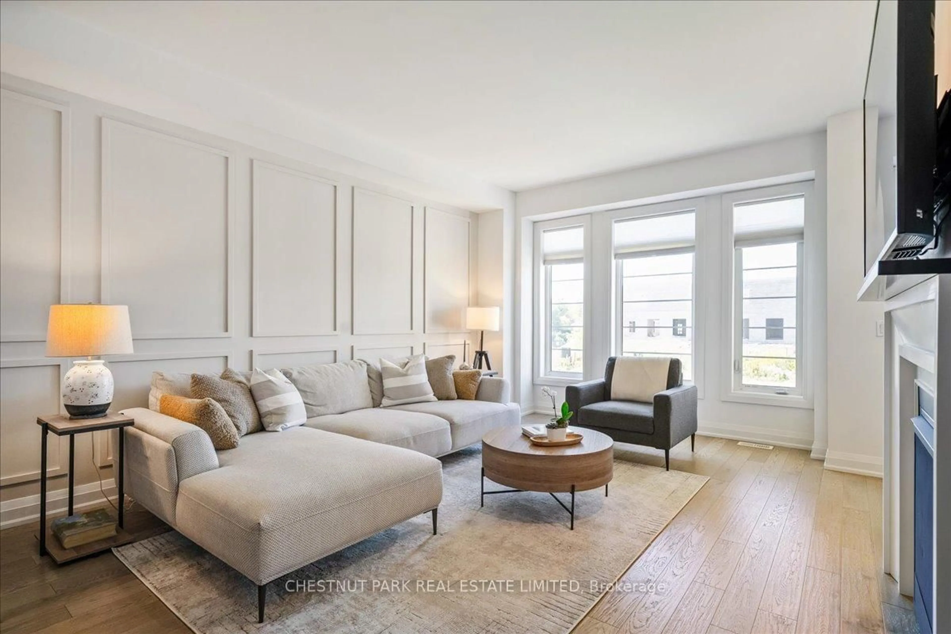 Living room with furniture, unknown for 4005 Sixth Line, Oakville Ontario L6H 7C7