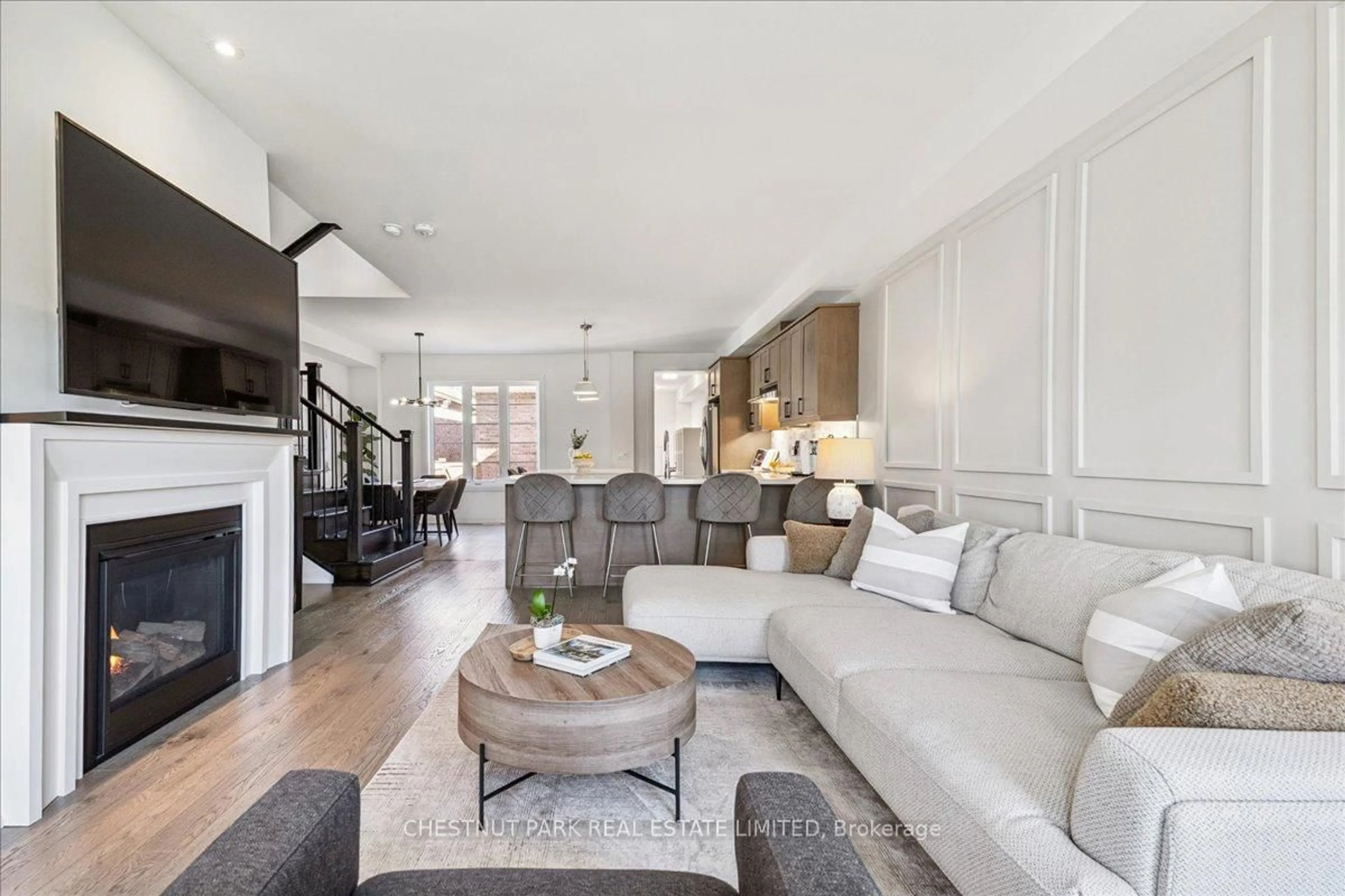 Living room with furniture, unknown for 4005 Sixth Line, Oakville Ontario L6H 7C7