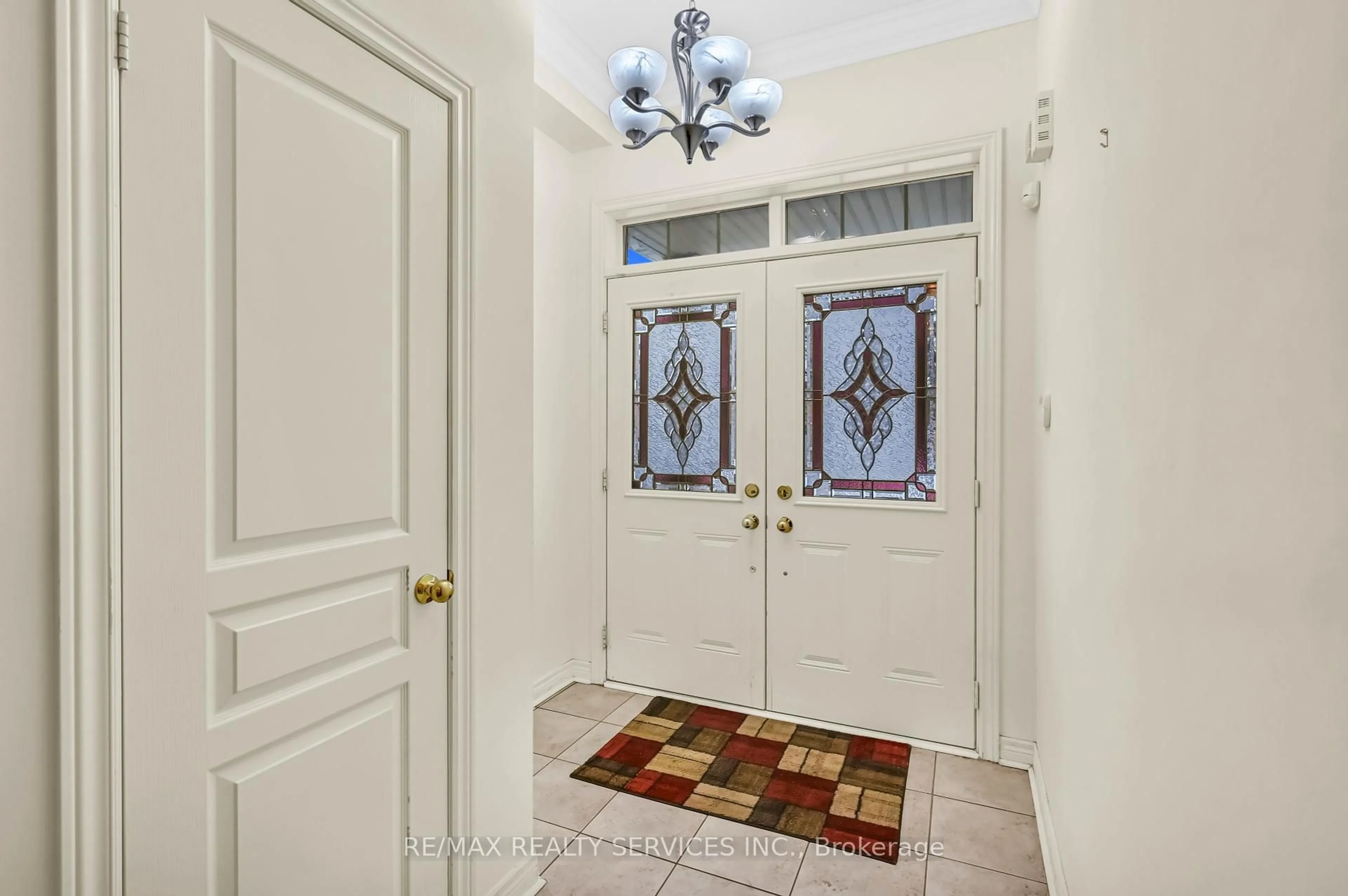 Indoor entryway for 3 Bellcrest Rd, Brampton Ontario L6Y 2M7