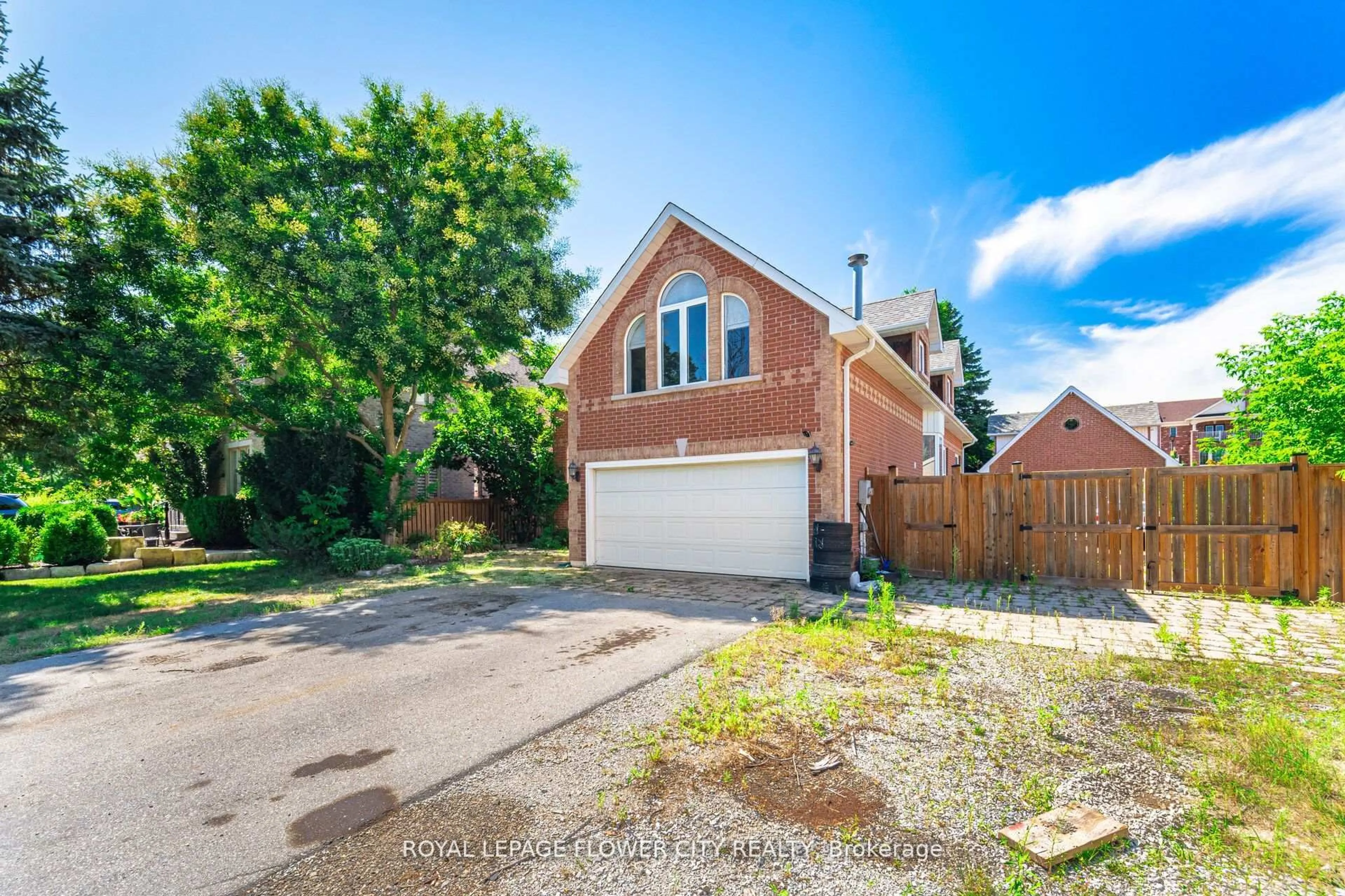 Home with brick exterior material, street for 14 Antrim Crt, Caledon Ontario L7C 1R1