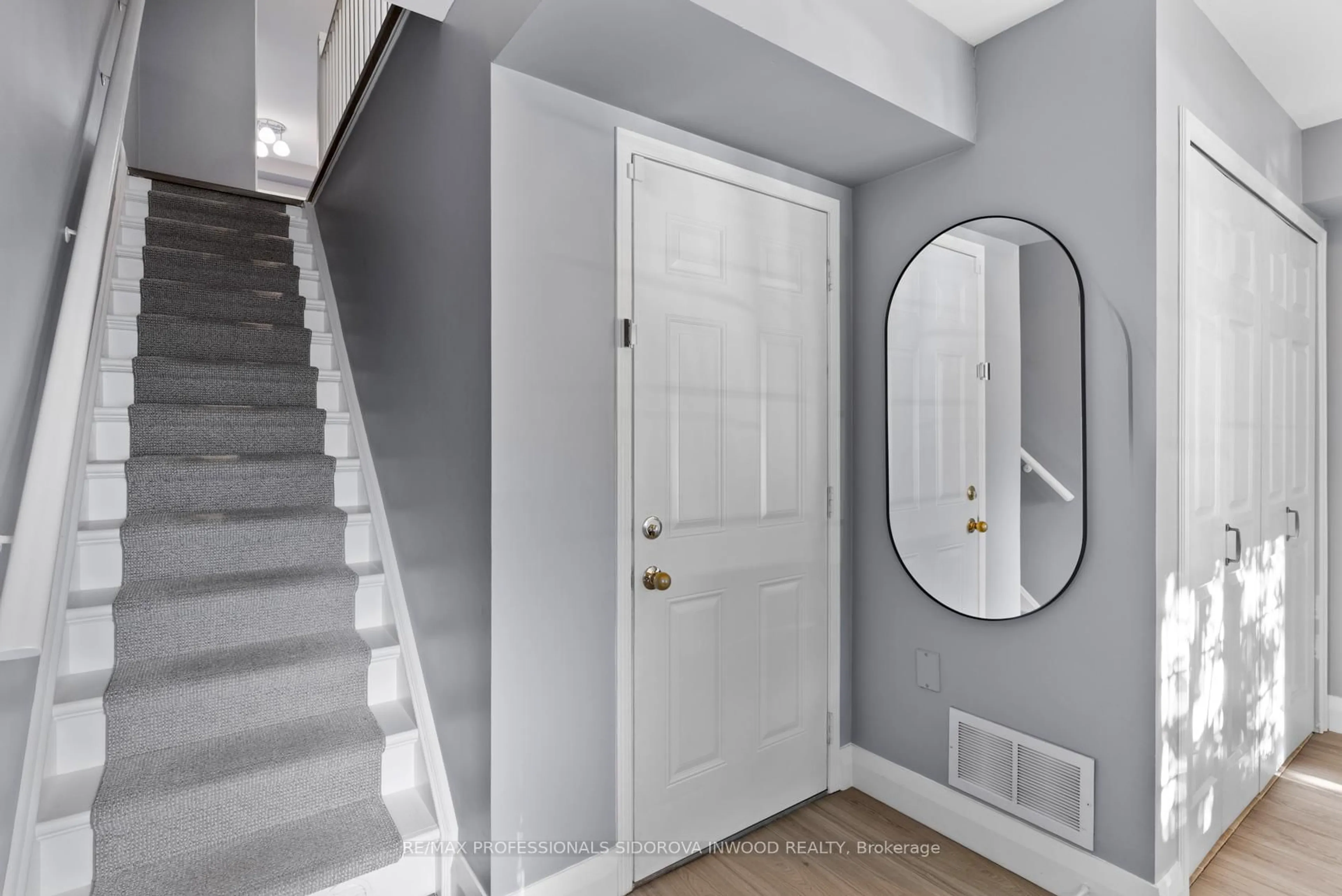 Indoor entryway for 71 Birdstone Cres #52, Toronto Ontario M6N 5H6