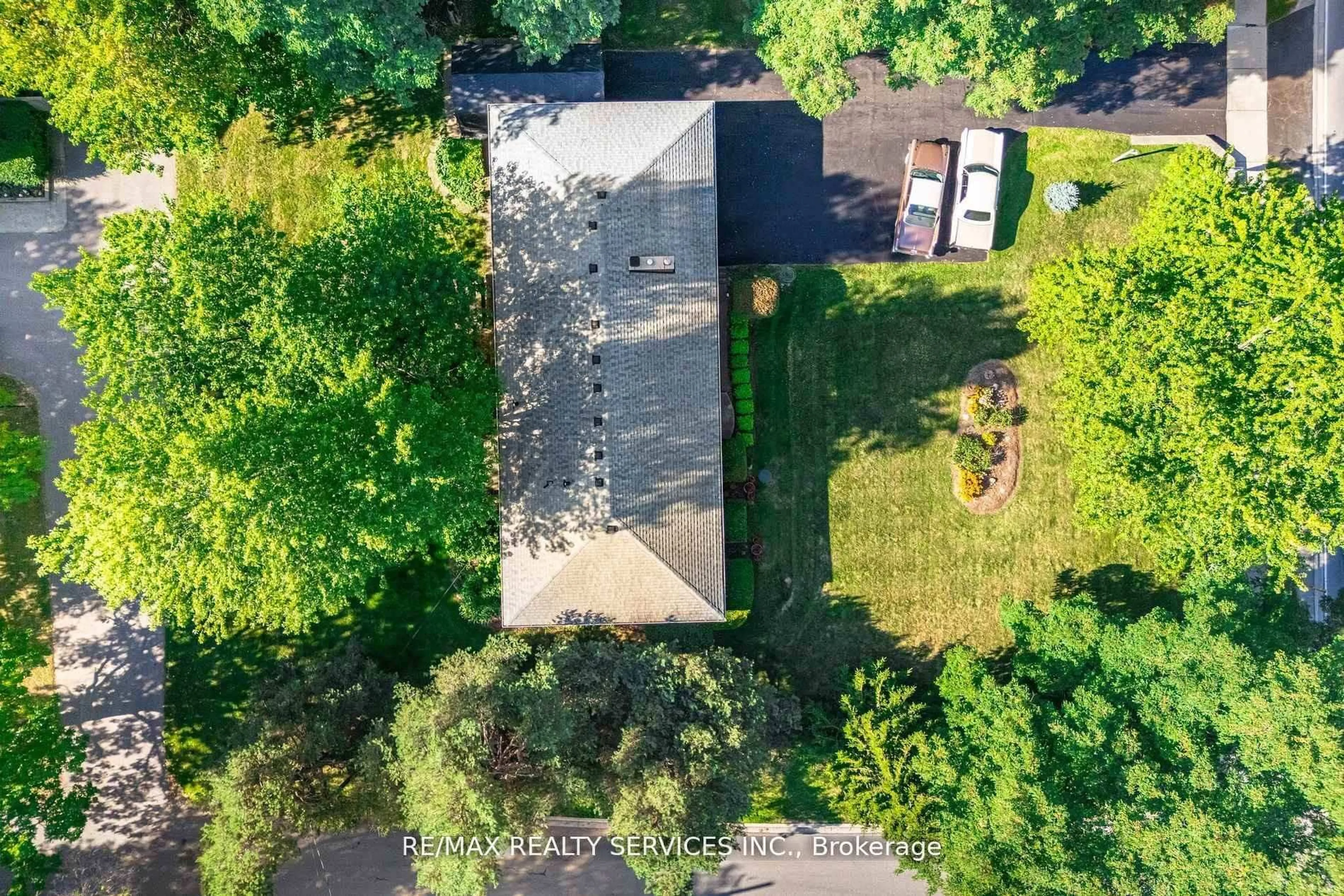 A pic from outside/outdoor area/front of a property/back of a property/a pic from drone, forest/trees view for 3173 Mayfield Rd, Brampton Ontario L6Z 4P9