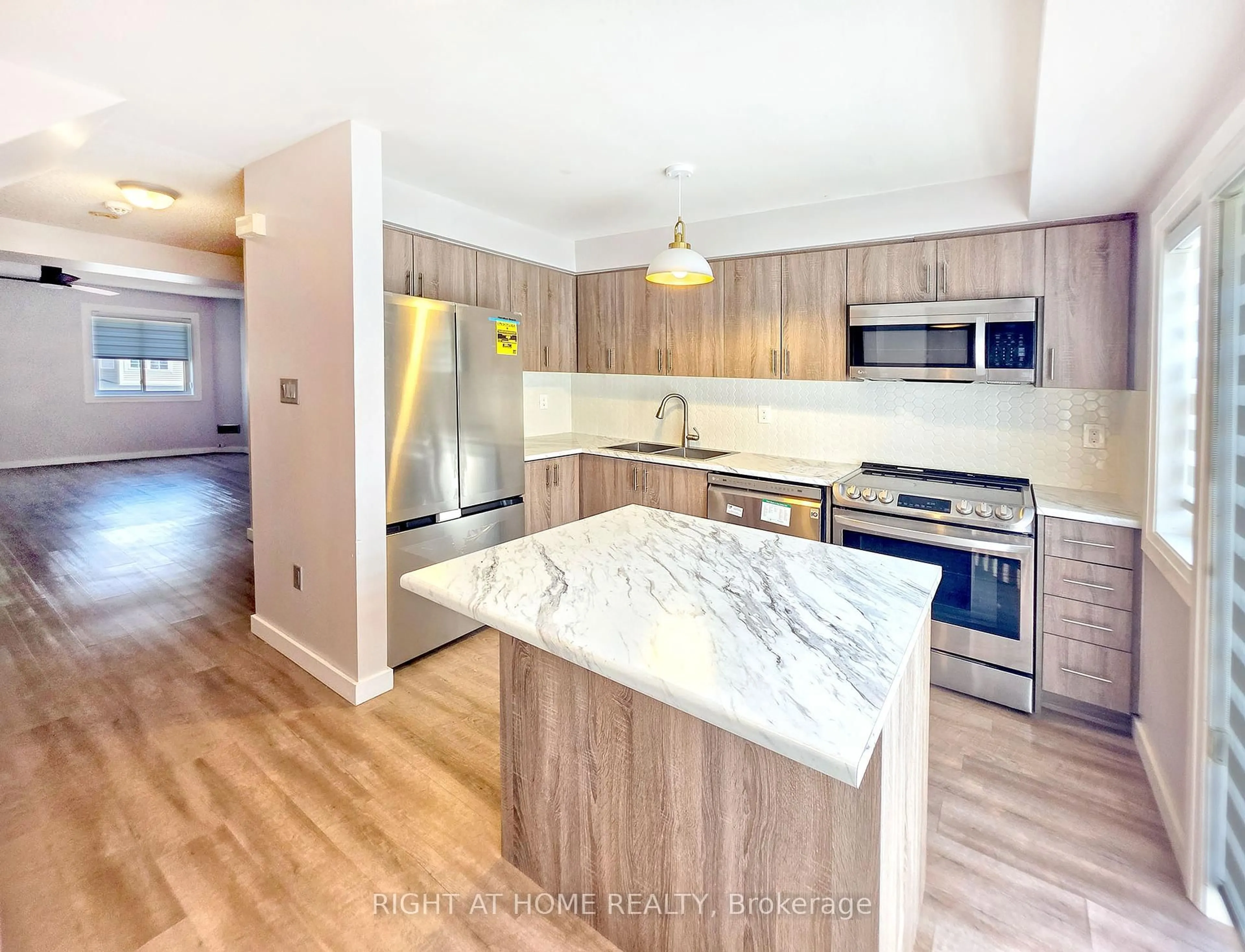 Open concept kitchen, unknown for 98 Spadina Rd, Brampton Ontario L6X 4X6