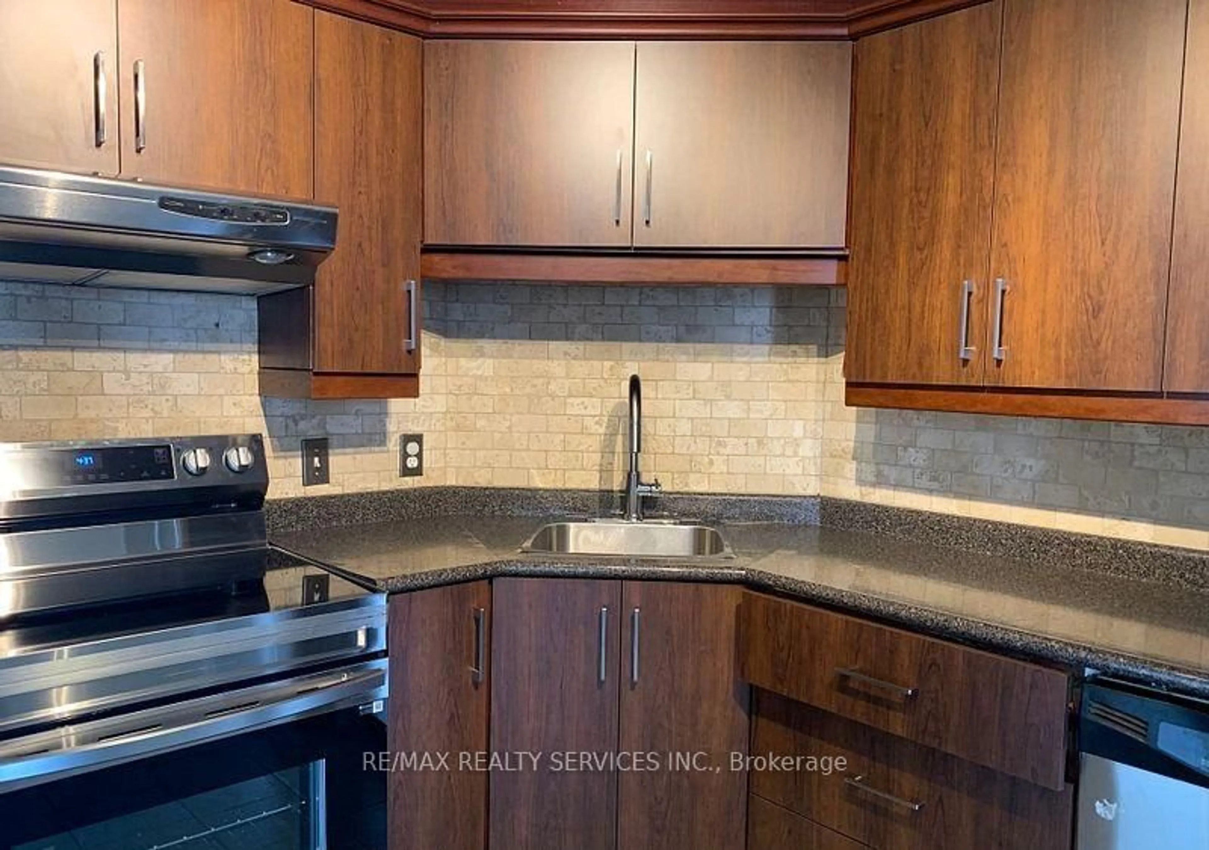 Standard kitchen, ceramic/tile floor for 35 Trailwood Dr #1412, Mississauga Ontario L4Z 3L6