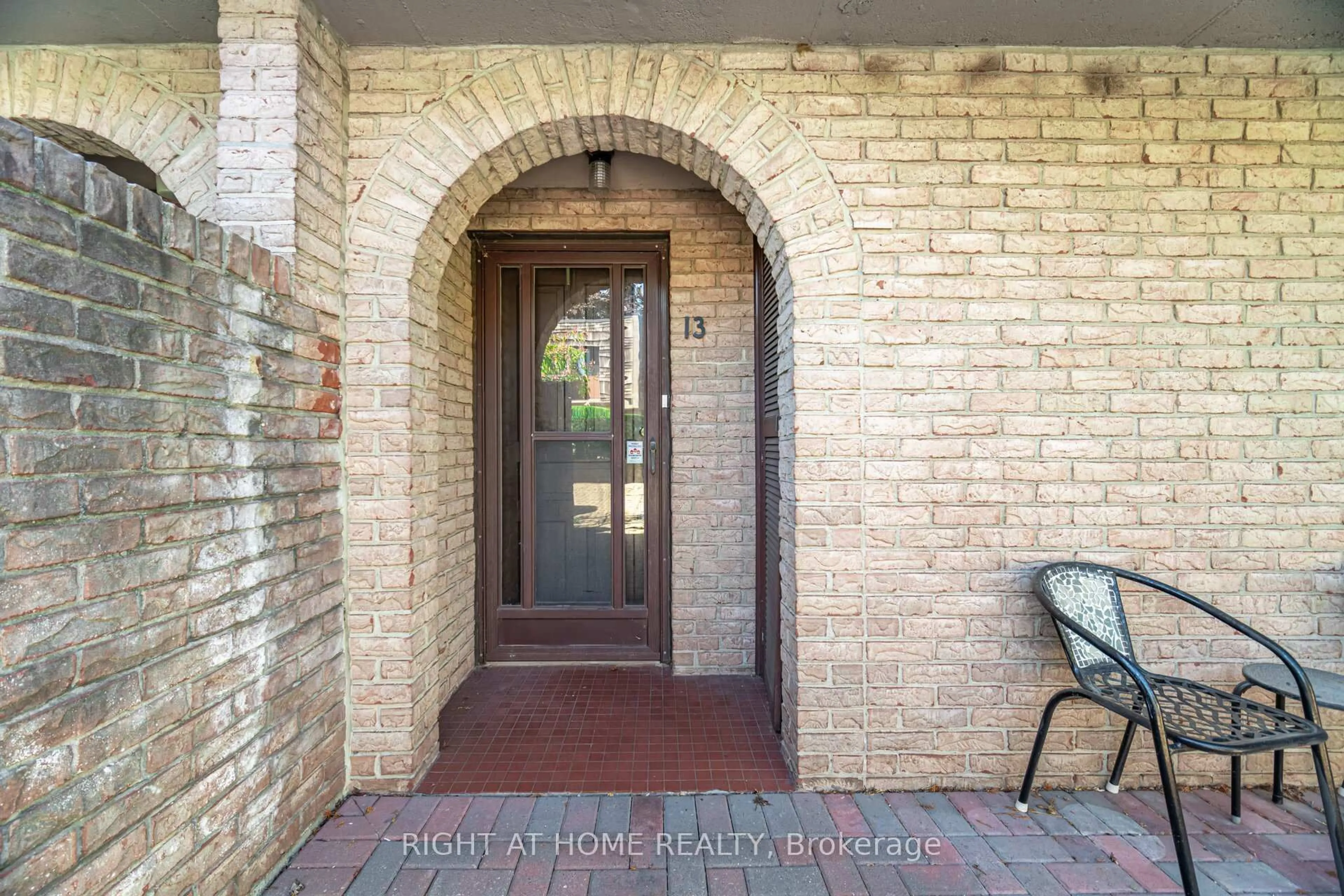Indoor entryway for 1250 Mississauga Valley Blvd #13, Mississauga Ontario L5M 6K8