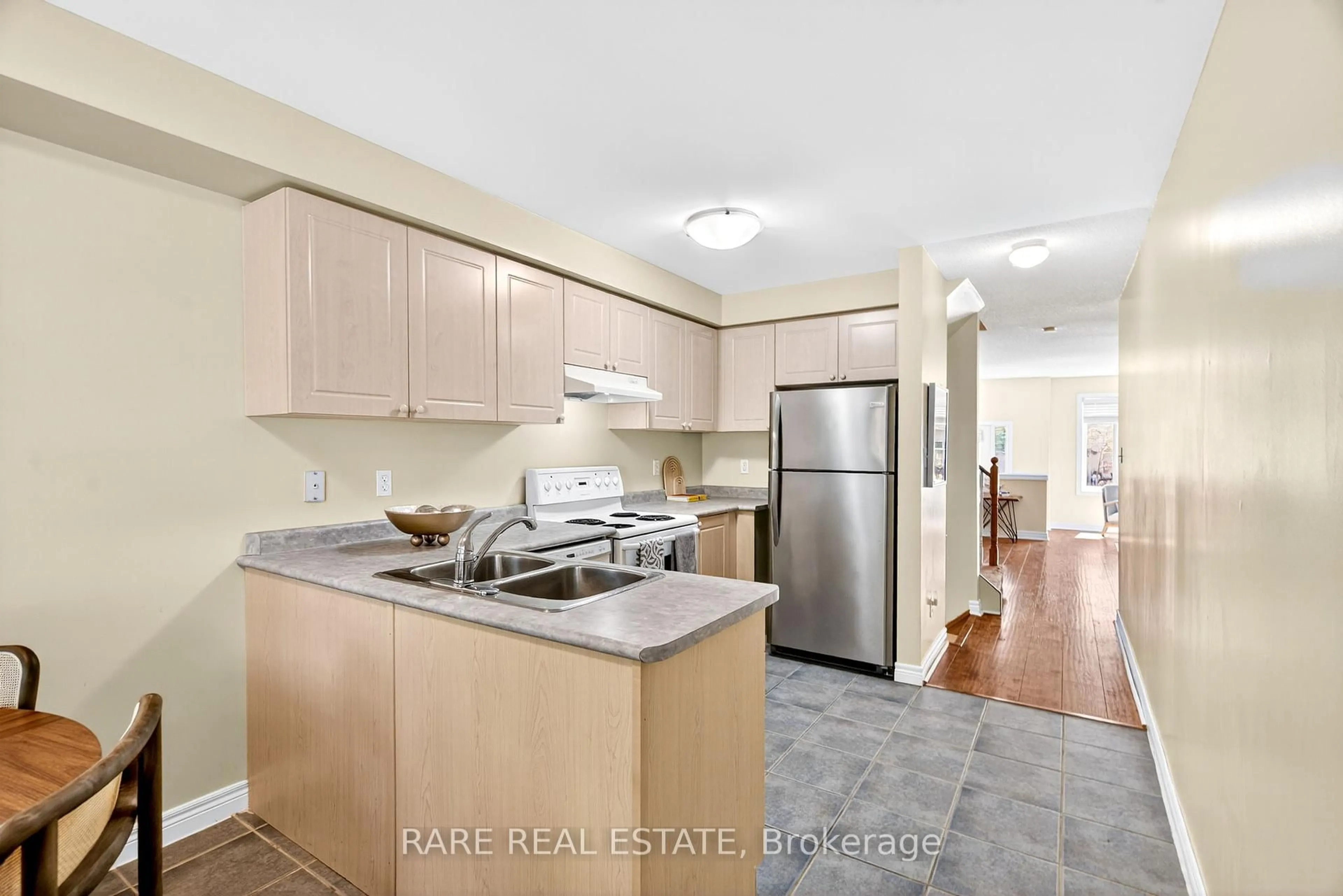 Open concept kitchen, unknown for 1750 Creek Way #12, Burlington Ontario L7L 7E2