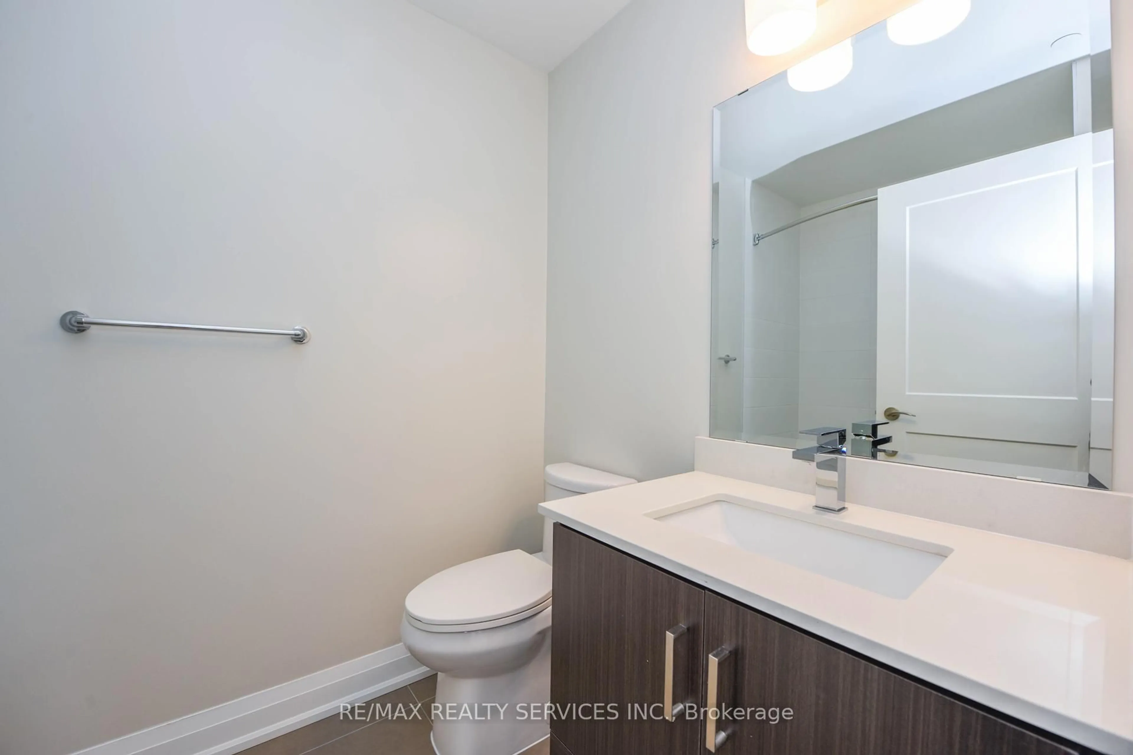 Standard bathroom, unknown for 15 Lynch St #2103, Brampton Ontario L6W 2Z8