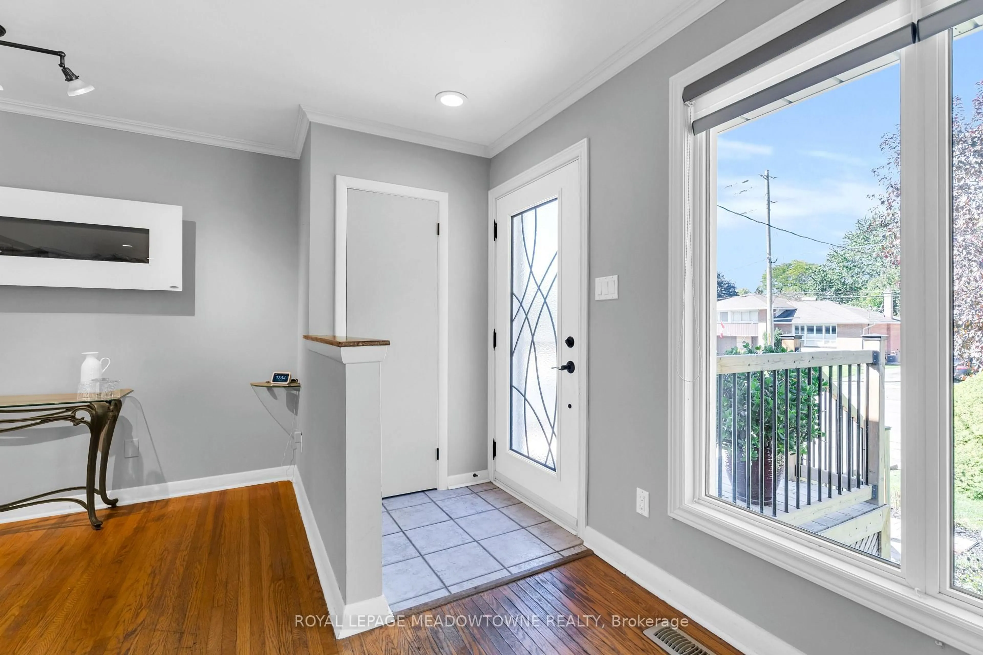Indoor entryway for 79 Rexway Dr, Halton Hills Ontario L7G 1R2