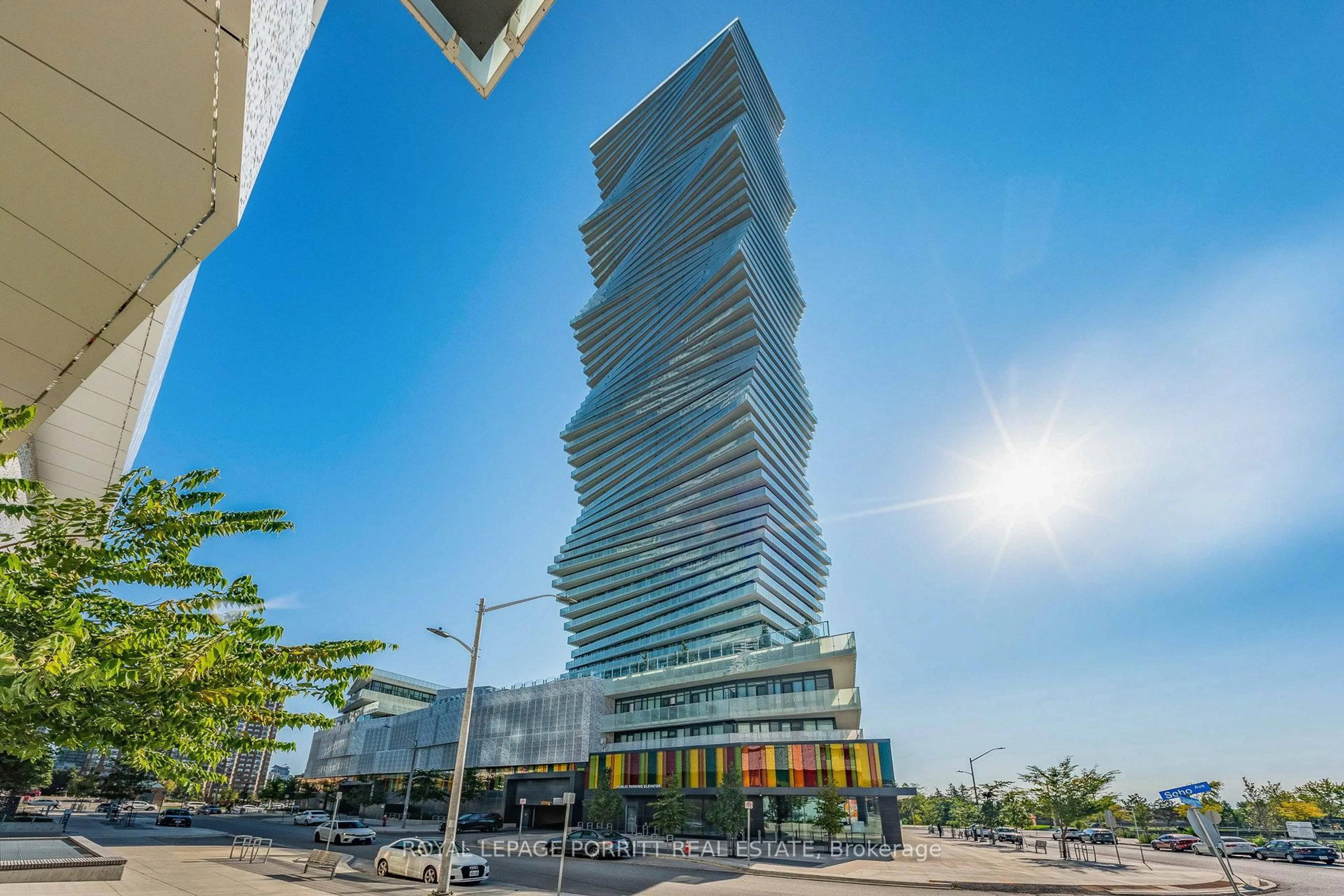 Indoor foyer for 3883 Quartz Rd #202, Mississauga Ontario L5B 0M4