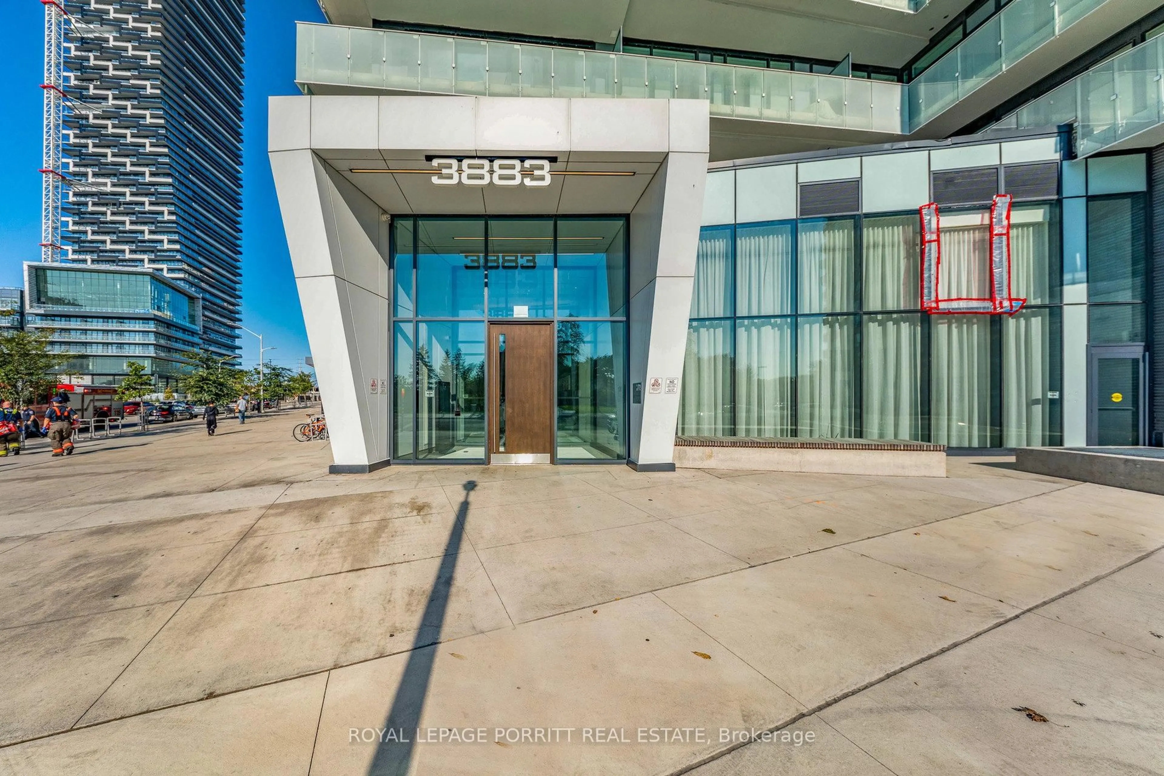 Indoor foyer for 3883 Quartz Rd #202, Mississauga Ontario L5B 0M4