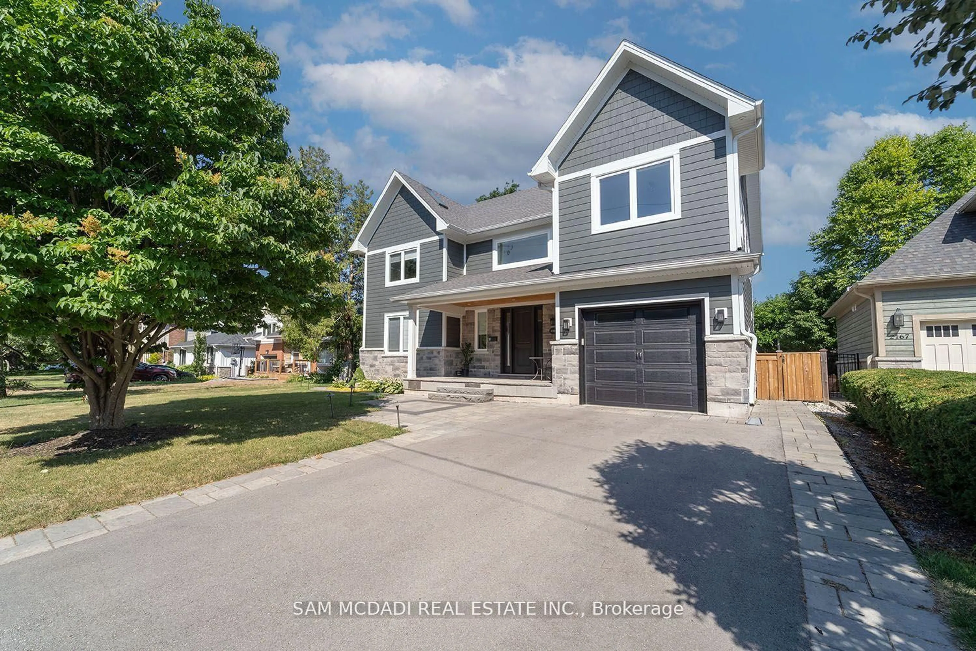 Home with vinyl exterior material, street for 2163 Deyncourt Dr, Burlington Ontario L7R 1W2