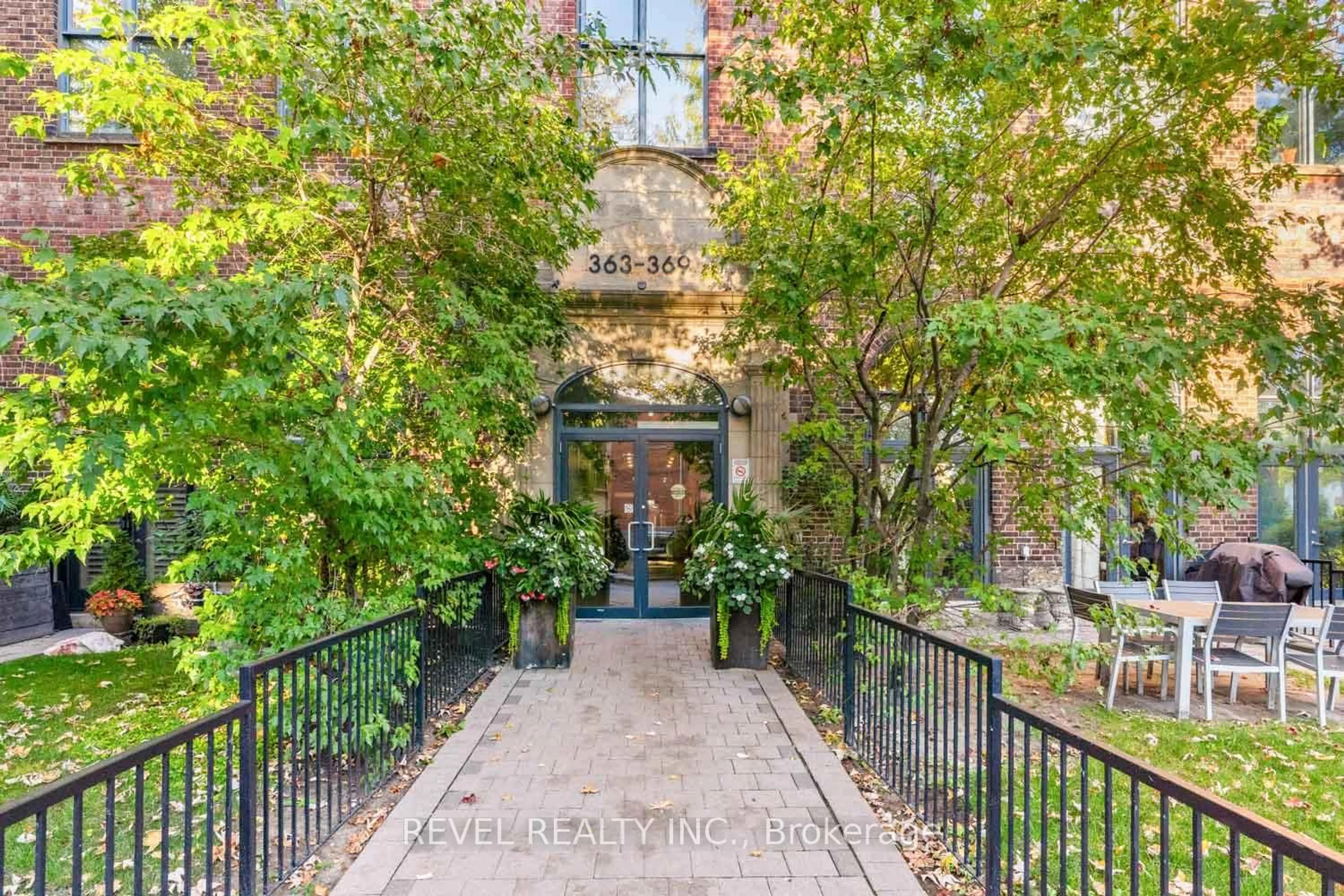 Unknown for 369 Sorauren Ave #204, Toronto Ontario M6R 3C2