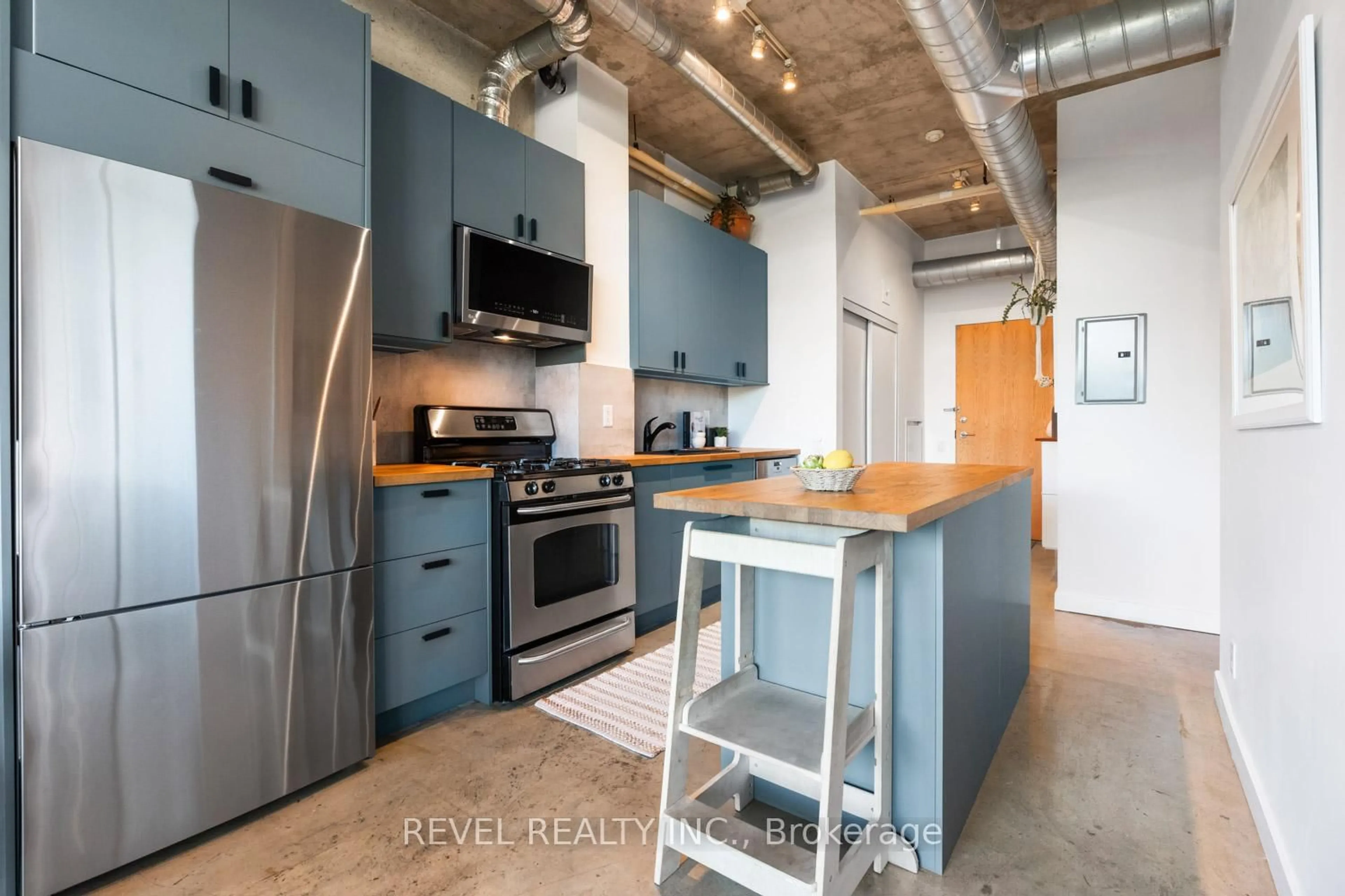 Open concept kitchen, cement floor for 369 Sorauren Ave #204, Toronto Ontario M6R 3C2