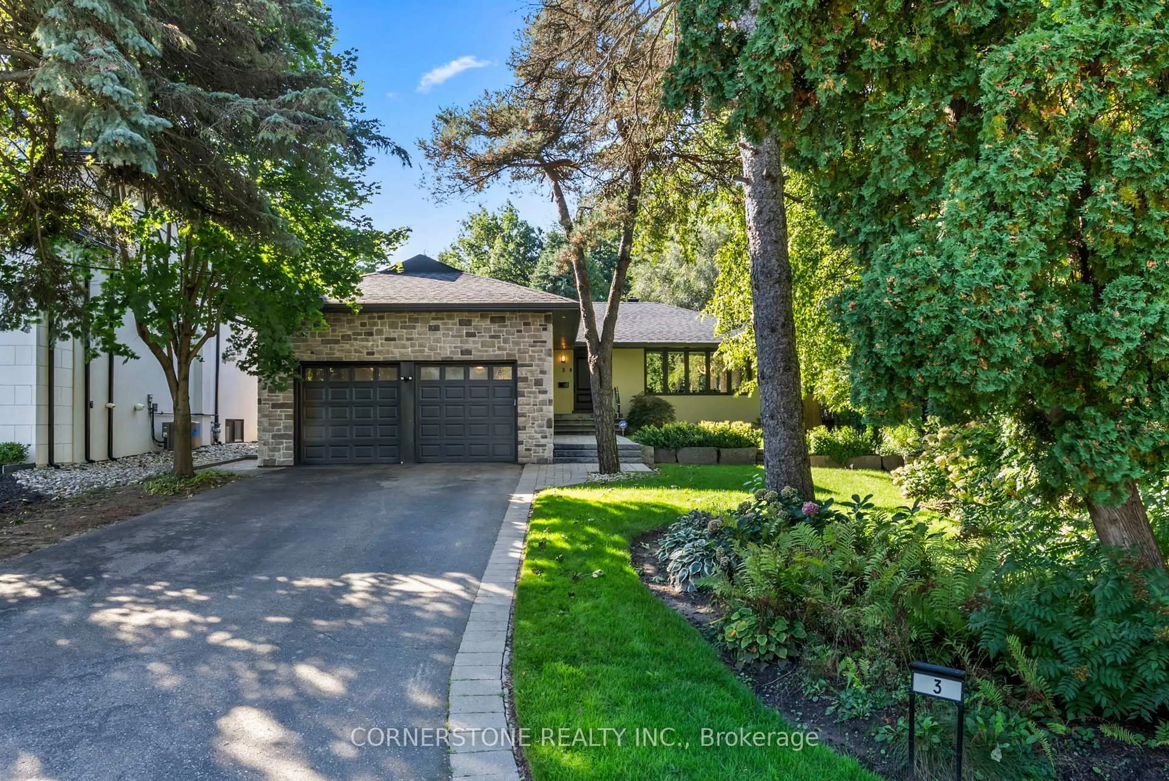 A pic from outside/outdoor area/front of a property/back of a property/a pic from drone, street for 3 Cobble Hills Hill, Toronto Ontario M9A 3H6