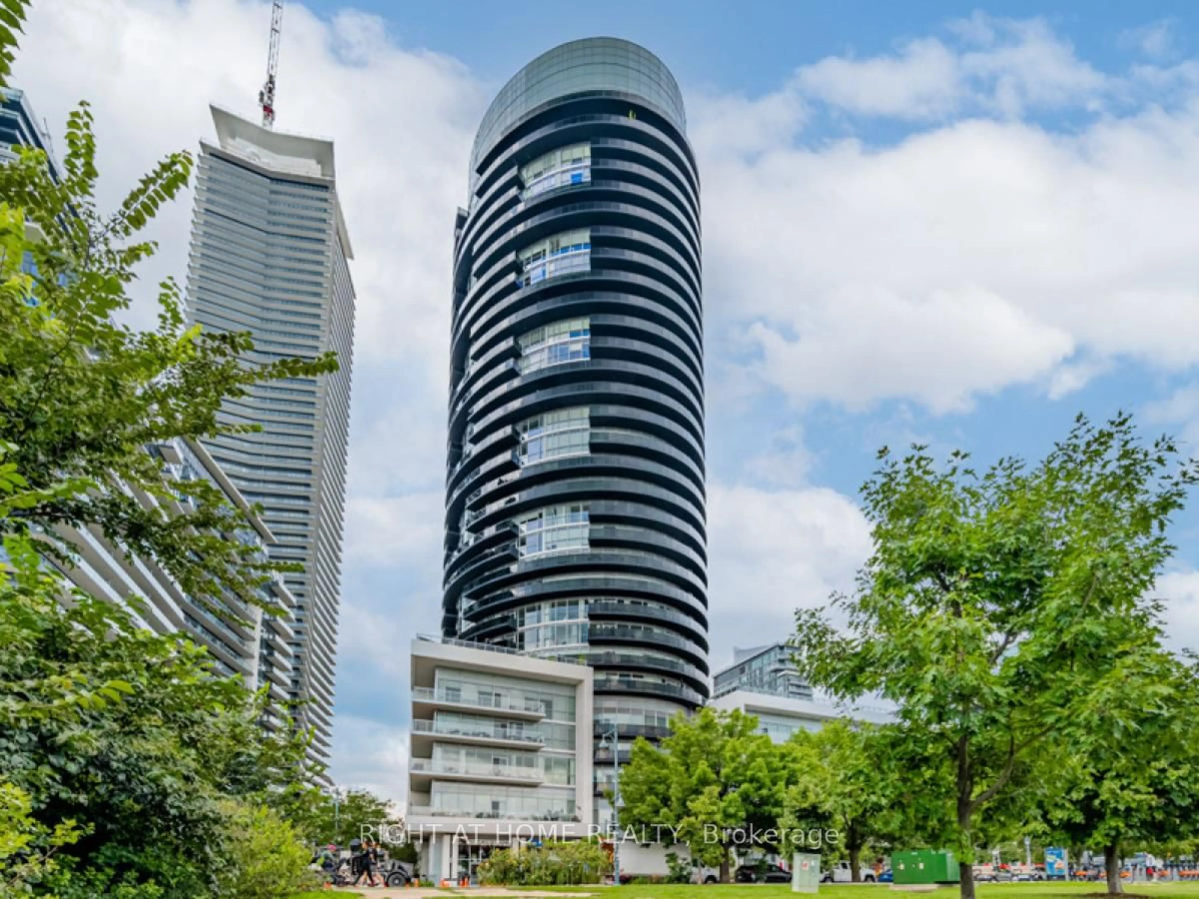 Indoor foyer for 80 Marine Parade Dr #304, Toronto Ontario M8V 1A1