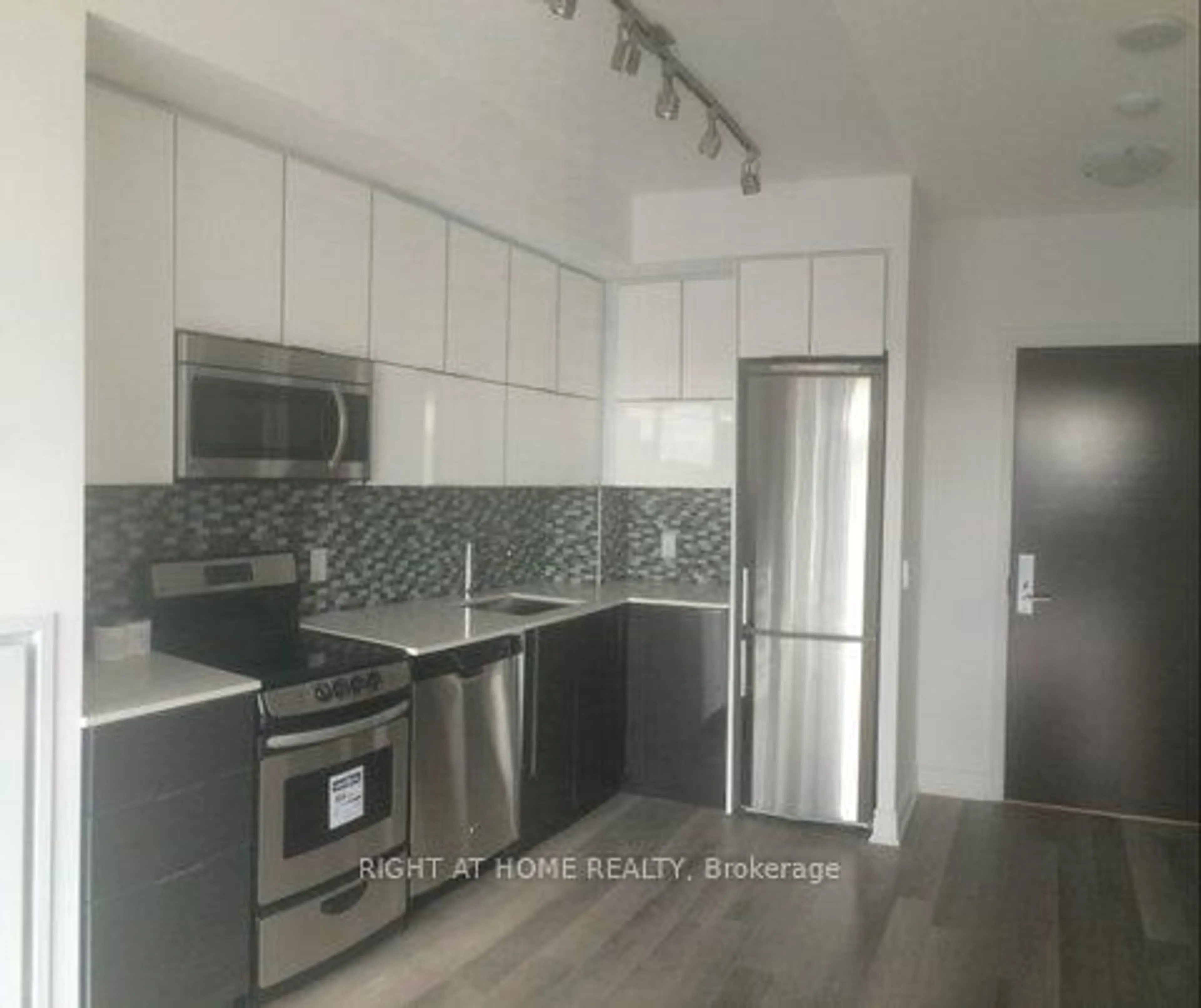 Unknown for 80 Marine Parade Dr #304, Toronto Ontario M8V 1A1